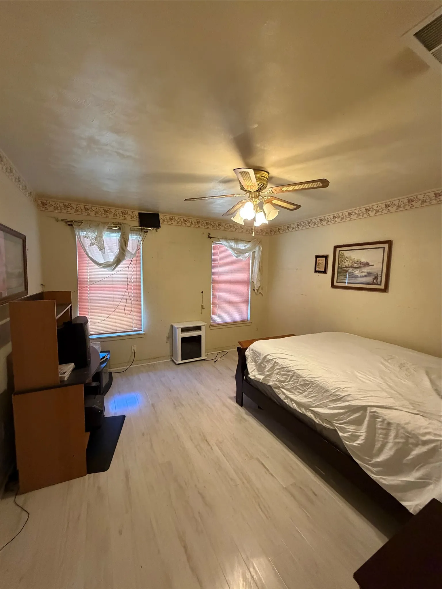 Single Family Residence For Sale in Mc Lennan County , 1212 Kilgore Lane, Waco, Texas 76705, 3 Bedroom, 2 Bathroom, 2 Garage spaces, 1,447 Sqft, built in 1960, mls#21358792, Real Estate Agent in Waco, Homes For Sale in Mc Lennan county, Homes For Sale in Waco, Realtor in Waco Texas, Real Estate Brokerage Independent Realty Texas, Luminita Cordes Realtor
