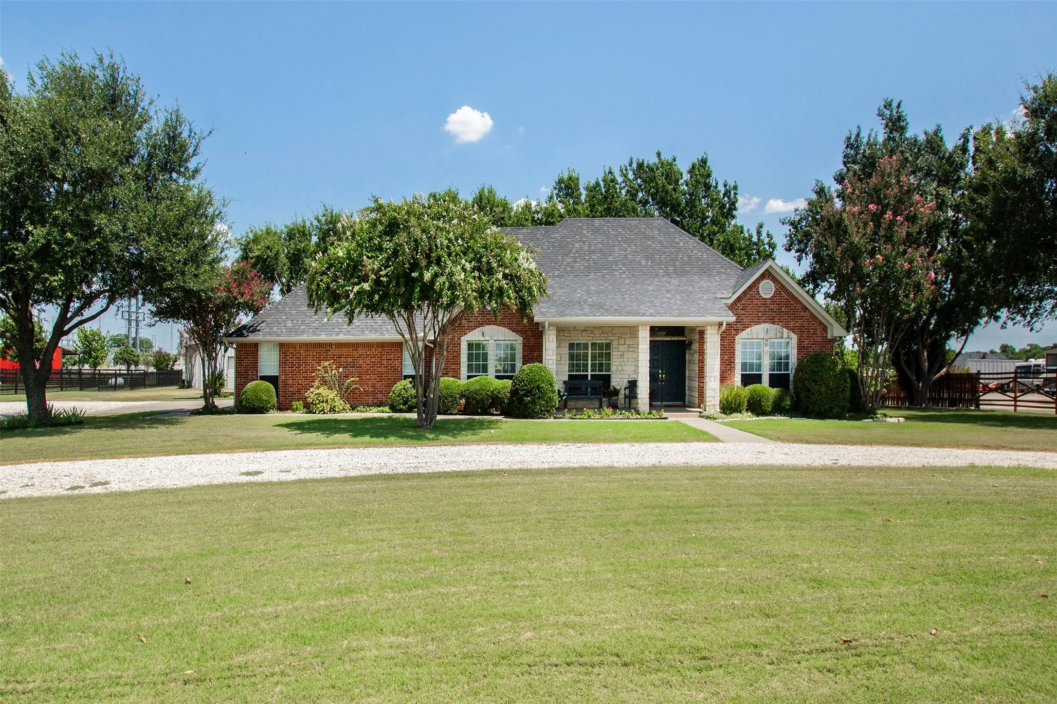 Single Family Residence For Sale in Grayson County , 100 Durning Road, Van Alstyne, Texas 75495, 3 Bedroom, 2 Bathroom, 2 Garage spaces, 2,187 Sqft, built in 2000, mls#21352916, Real Estate Agent in Van Alstyne, Homes For Sale in Grayson county, Homes For Sale in Van Alstyne, Realtor in Van Alstyne Texas, Real Estate Brokerage Independent Realty Texas, Luminita Cordes Realtor
