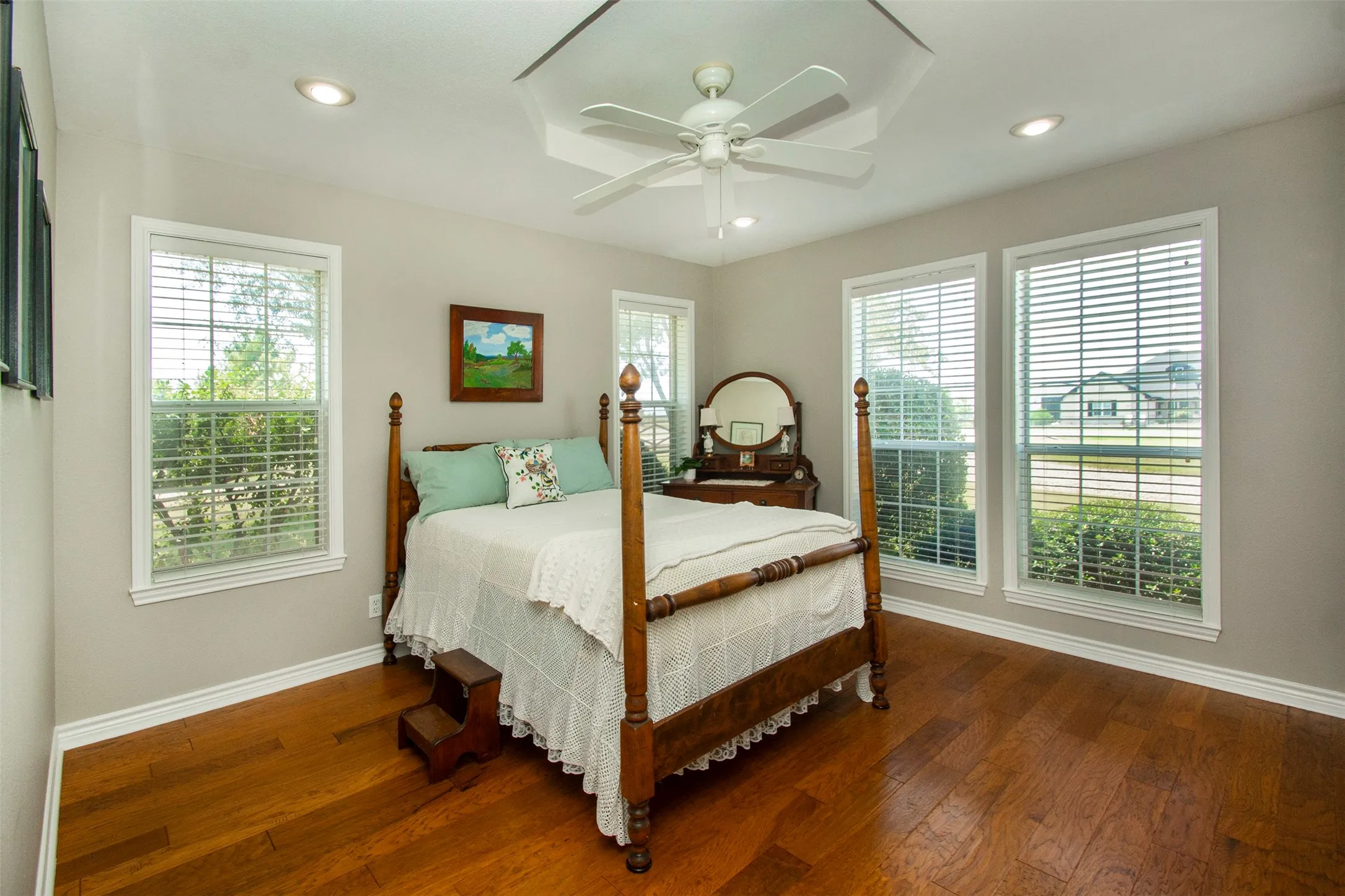 Secondary bedroom