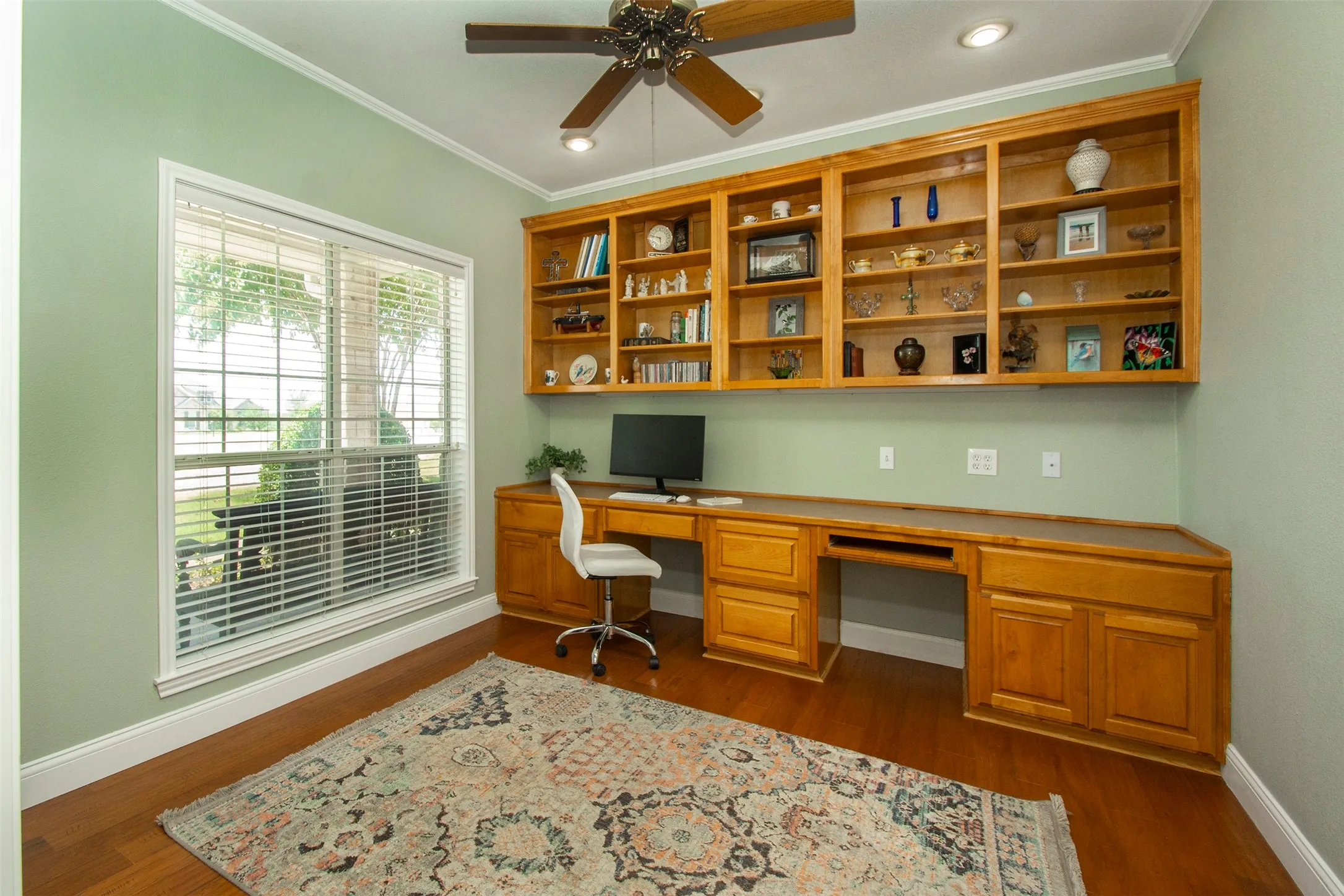 Separate offie area with built in double desk area