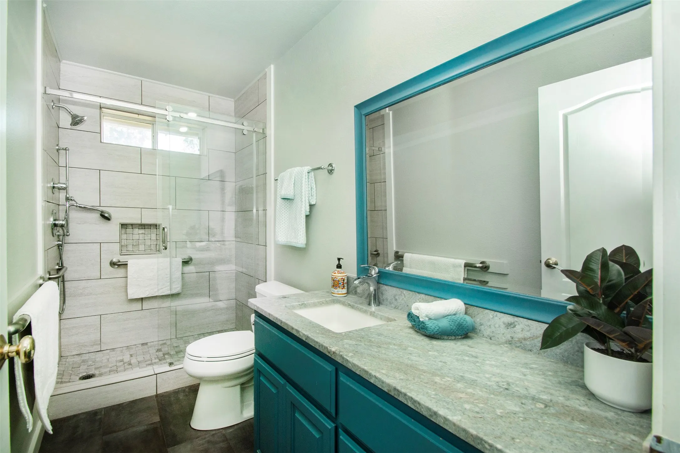 Updated secondary bathroom