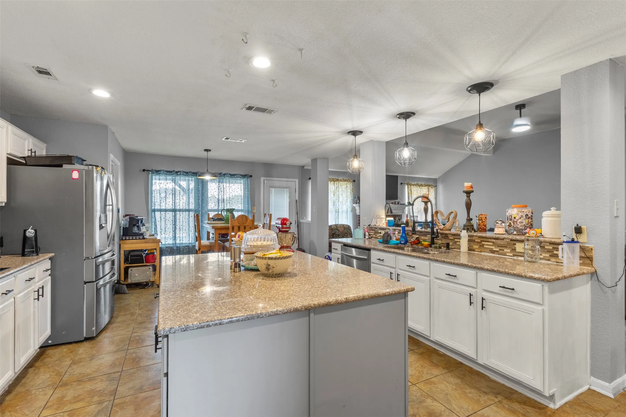 Single Family Residence For Sale in Denton County , 5215 Ganzer Road W, Krum, Texas 76249, 4 Bedroom, 3 Bathroom, Garage spaces, 2,521 Sqft, built in 2007, mls#21357826, Real Estate Agent in Krum, Homes For Sale in Denton county, Homes For Sale in Krum, Realtor in Krum Texas, Real Estate Brokerage Independent Realty Texas, Luminita Cordes Realtor