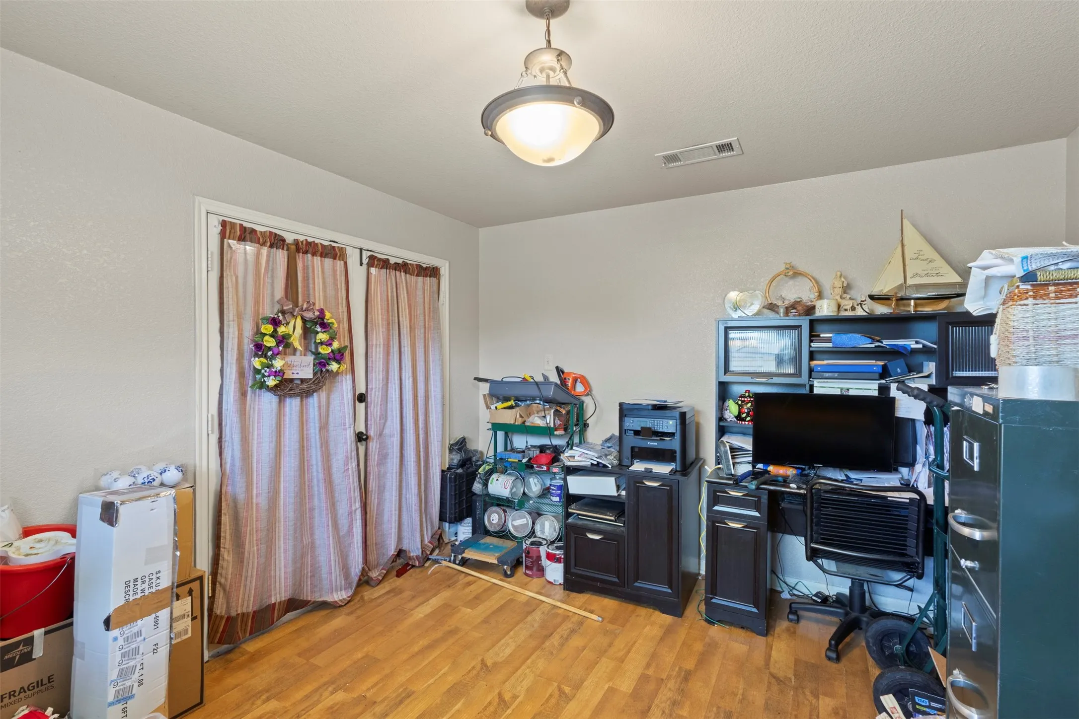 Single Family Residence For Sale in Denton County , 5215 Ganzer Road W, Krum, Texas 76249, 4 Bedroom, 3 Bathroom, Garage spaces, 2,521 Sqft, built in 2007, mls#21357826, Real Estate Agent in Krum, Homes For Sale in Denton county, Homes For Sale in Krum, Realtor in Krum Texas, Real Estate Brokerage Independent Realty Texas, Luminita Cordes Realtor