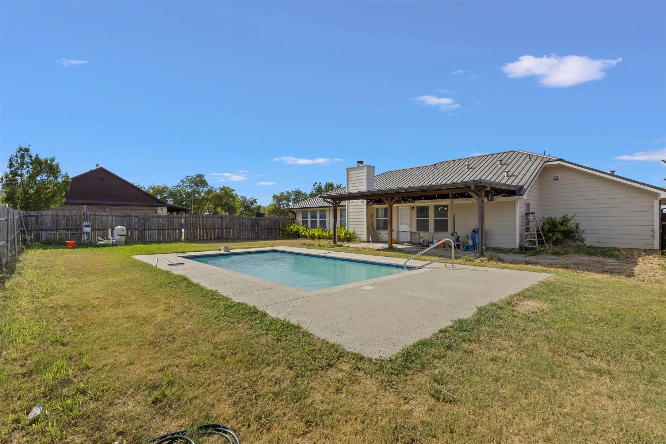 Single Family Residence For Sale in Denton County , 5215 Ganzer Road W, Krum, Texas 76249, 4 Bedroom, 3 Bathroom, Garage spaces, 2,521 Sqft, built in 2007, mls#21357826, Real Estate Agent in Krum, Homes For Sale in Denton county, Homes For Sale in Krum, Realtor in Krum Texas, Real Estate Brokerage Independent Realty Texas, Luminita Cordes Realtor