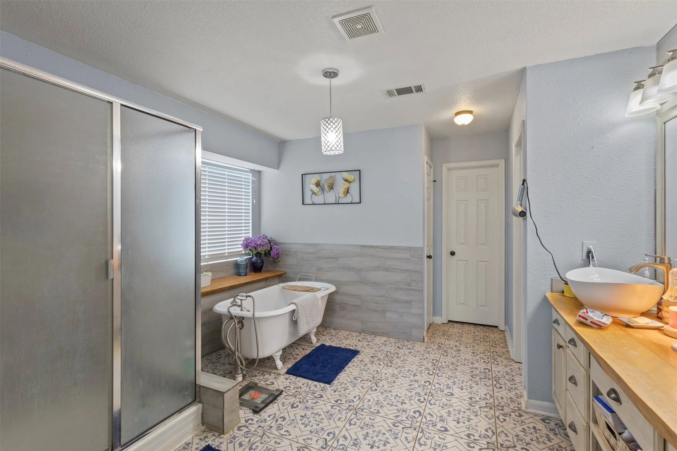 Single Family Residence For Sale in Denton County , 5215 Ganzer Road W, Krum, Texas 76249, 4 Bedroom, 3 Bathroom, Garage spaces, 2,521 Sqft, built in 2007, mls#21357826, Real Estate Agent in Krum, Homes For Sale in Denton county, Homes For Sale in Krum, Realtor in Krum Texas, Real Estate Brokerage Independent Realty Texas, Luminita Cordes Realtor