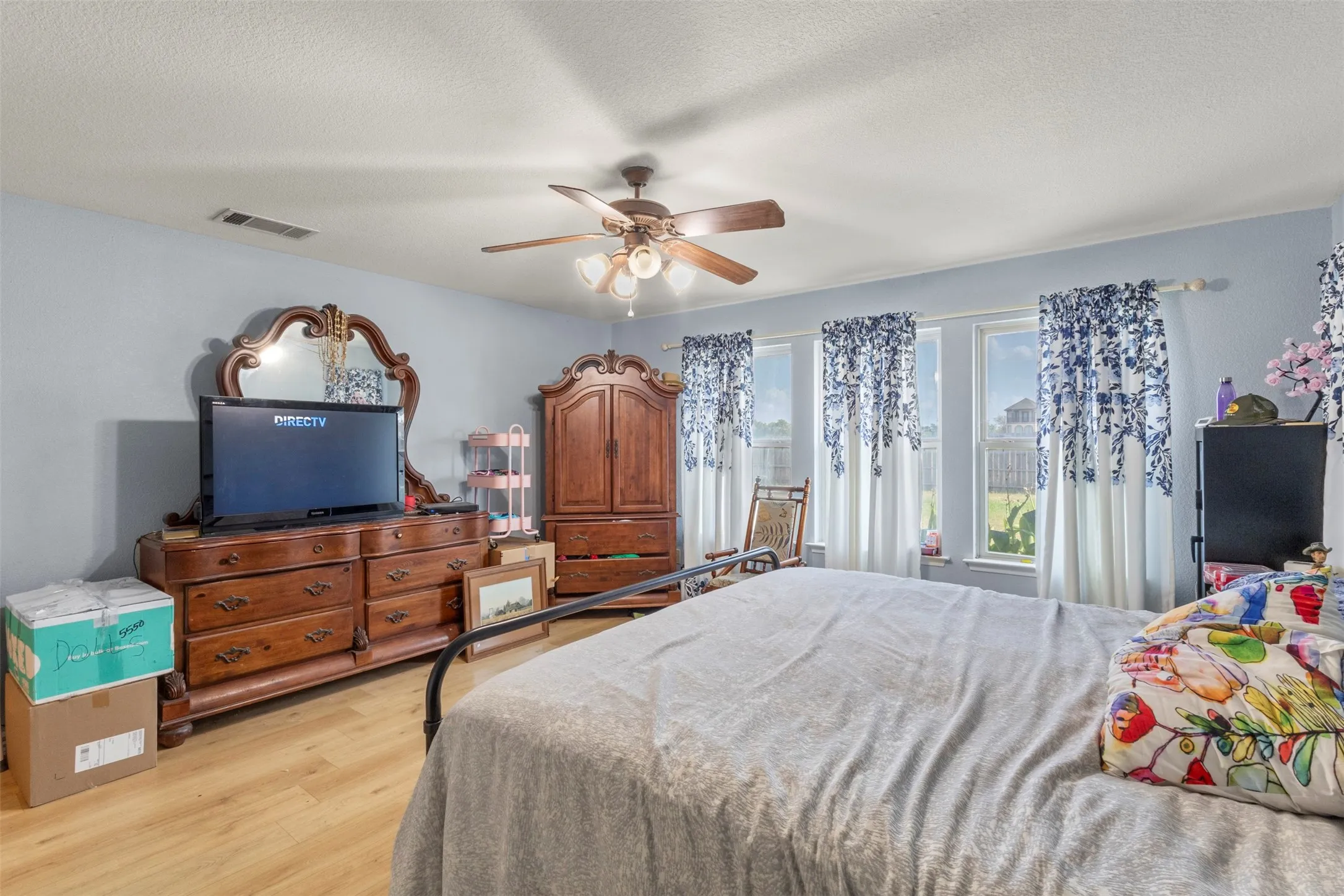 Single Family Residence For Sale in Denton County , 5215 Ganzer Road W, Krum, Texas 76249, 4 Bedroom, 3 Bathroom, Garage spaces, 2,521 Sqft, built in 2007, mls#21357826, Real Estate Agent in Krum, Homes For Sale in Denton county, Homes For Sale in Krum, Realtor in Krum Texas, Real Estate Brokerage Independent Realty Texas, Luminita Cordes Realtor