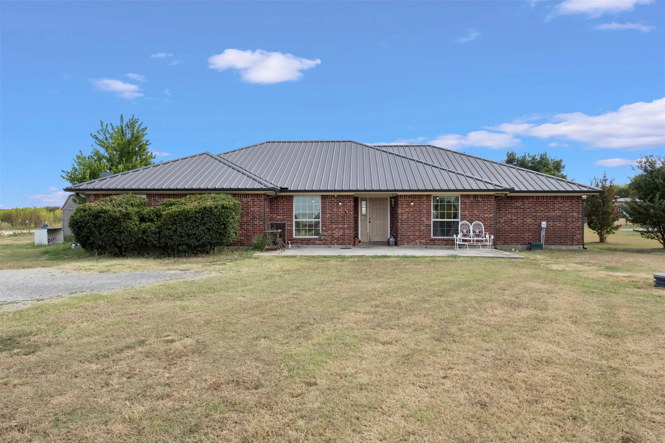 Single Family Residence For Sale in Denton County , 5215 Ganzer Road W, Krum, Texas 76249, 4 Bedroom, 3 Bathroom, Garage spaces, 2,521 Sqft, built in 2007, mls#21357826, Real Estate Agent in Krum, Homes For Sale in Denton county, Homes For Sale in Krum, Realtor in Krum Texas, Real Estate Brokerage Independent Realty Texas, Luminita Cordes Realtor