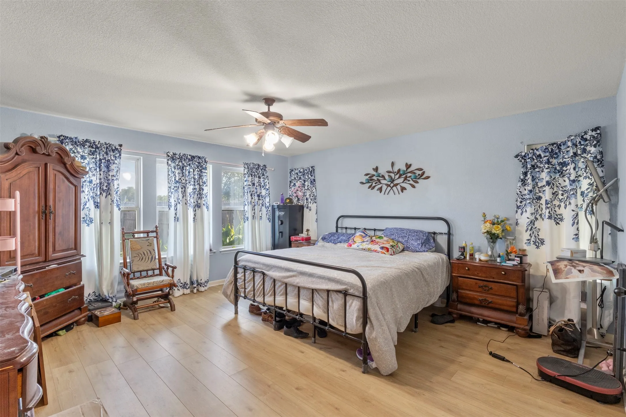 Single Family Residence For Sale in Denton County , 5215 Ganzer Road W, Krum, Texas 76249, 4 Bedroom, 3 Bathroom, Garage spaces, 2,521 Sqft, built in 2007, mls#21357826, Real Estate Agent in Krum, Homes For Sale in Denton county, Homes For Sale in Krum, Realtor in Krum Texas, Real Estate Brokerage Independent Realty Texas, Luminita Cordes Realtor