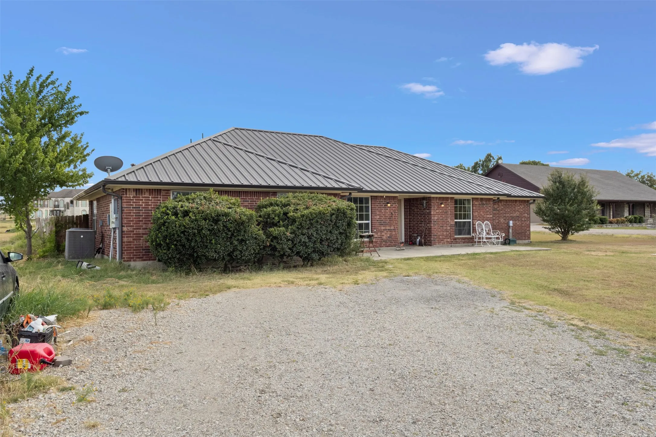 Single Family Residence For Sale in Denton County , 5215 Ganzer Road W, Krum, Texas 76249, 4 Bedroom, 3 Bathroom, Garage spaces, 2,521 Sqft, built in 2007, mls#21357826, Real Estate Agent in Krum, Homes For Sale in Denton county, Homes For Sale in Krum, Realtor in Krum Texas, Real Estate Brokerage Independent Realty Texas, Luminita Cordes Realtor