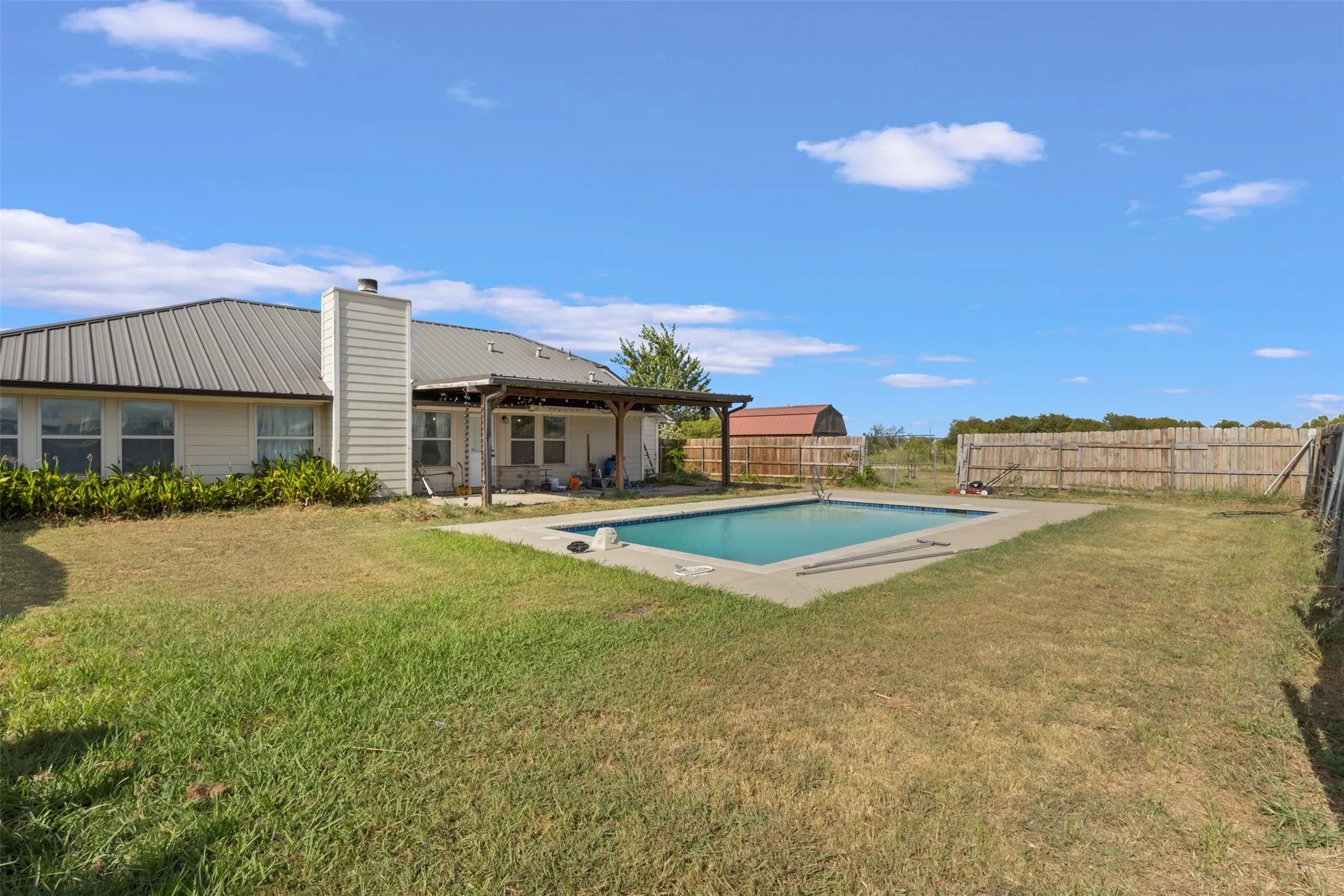 Single Family Residence For Sale in Denton County , 5215 Ganzer Road W, Krum, Texas 76249, 4 Bedroom, 3 Bathroom, Garage spaces, 2,521 Sqft, built in 2007, mls#21357826, Real Estate Agent in Krum, Homes For Sale in Denton county, Homes For Sale in Krum, Realtor in Krum Texas, Real Estate Brokerage Independent Realty Texas, Luminita Cordes Realtor