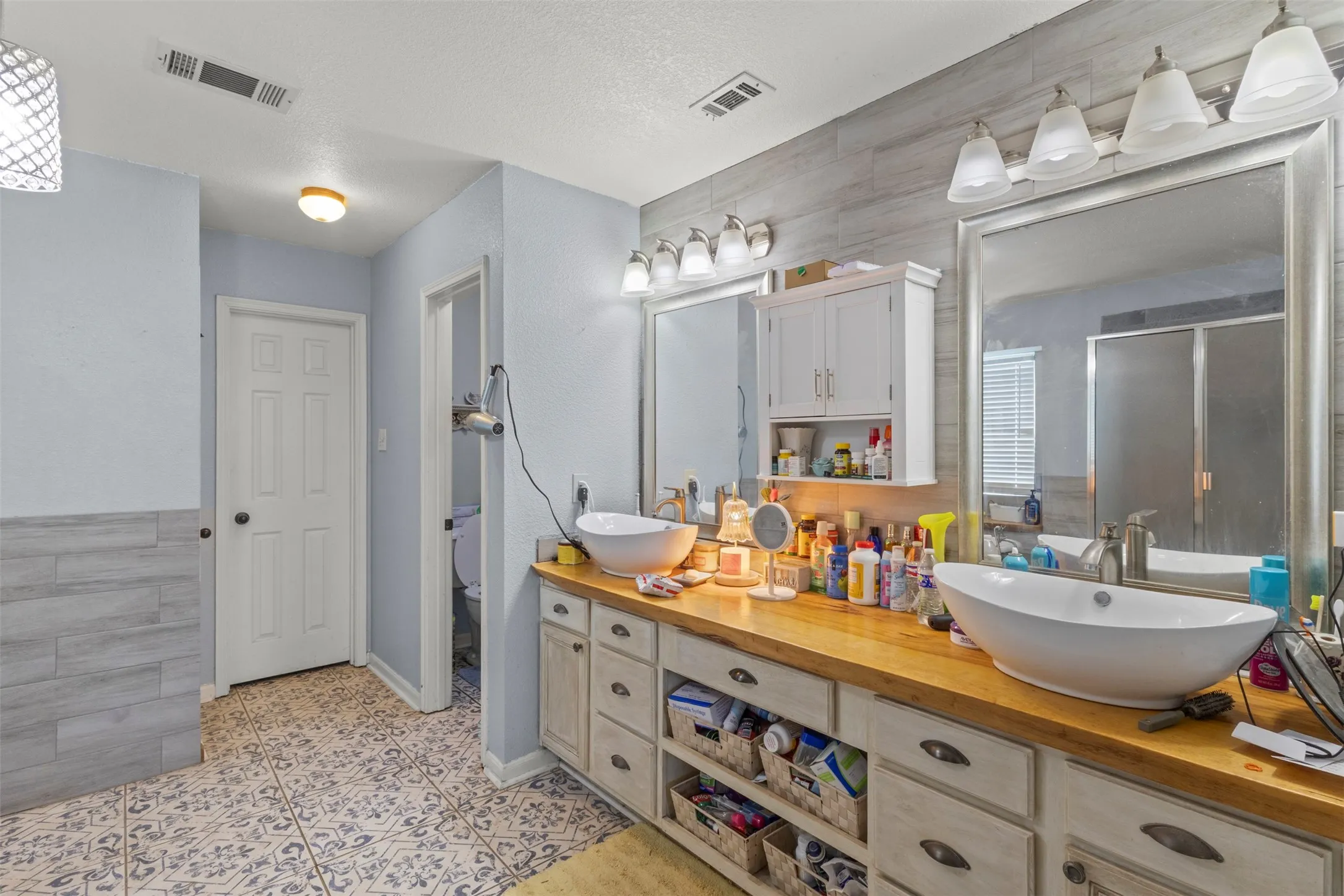 Single Family Residence For Sale in Denton County , 5215 Ganzer Road W, Krum, Texas 76249, 4 Bedroom, 3 Bathroom, Garage spaces, 2,521 Sqft, built in 2007, mls#21357826, Real Estate Agent in Krum, Homes For Sale in Denton county, Homes For Sale in Krum, Realtor in Krum Texas, Real Estate Brokerage Independent Realty Texas, Luminita Cordes Realtor