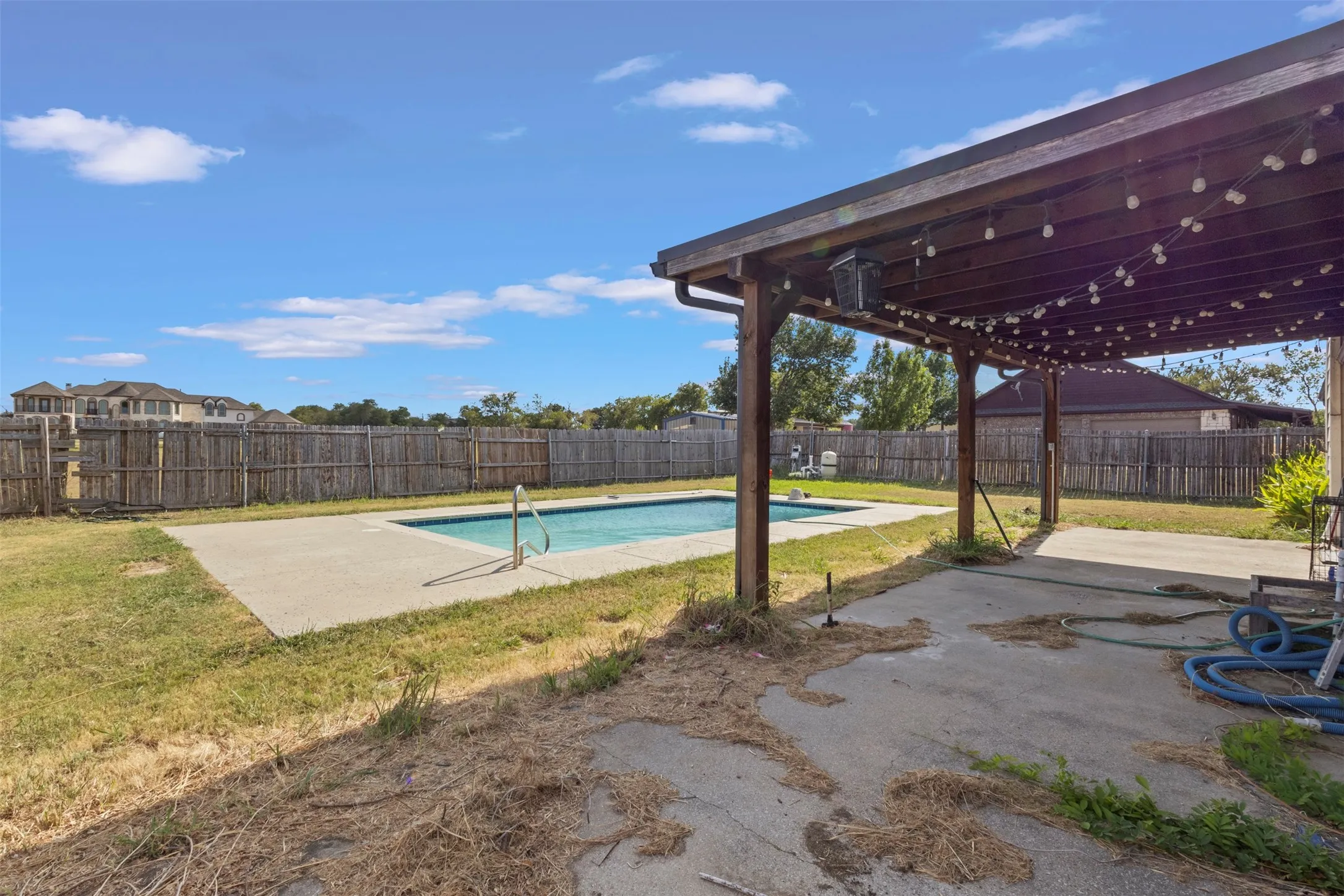 Single Family Residence For Sale in Denton County , 5215 Ganzer Road W, Krum, Texas 76249, 4 Bedroom, 3 Bathroom, Garage spaces, 2,521 Sqft, built in 2007, mls#21357826, Real Estate Agent in Krum, Homes For Sale in Denton county, Homes For Sale in Krum, Realtor in Krum Texas, Real Estate Brokerage Independent Realty Texas, Luminita Cordes Realtor