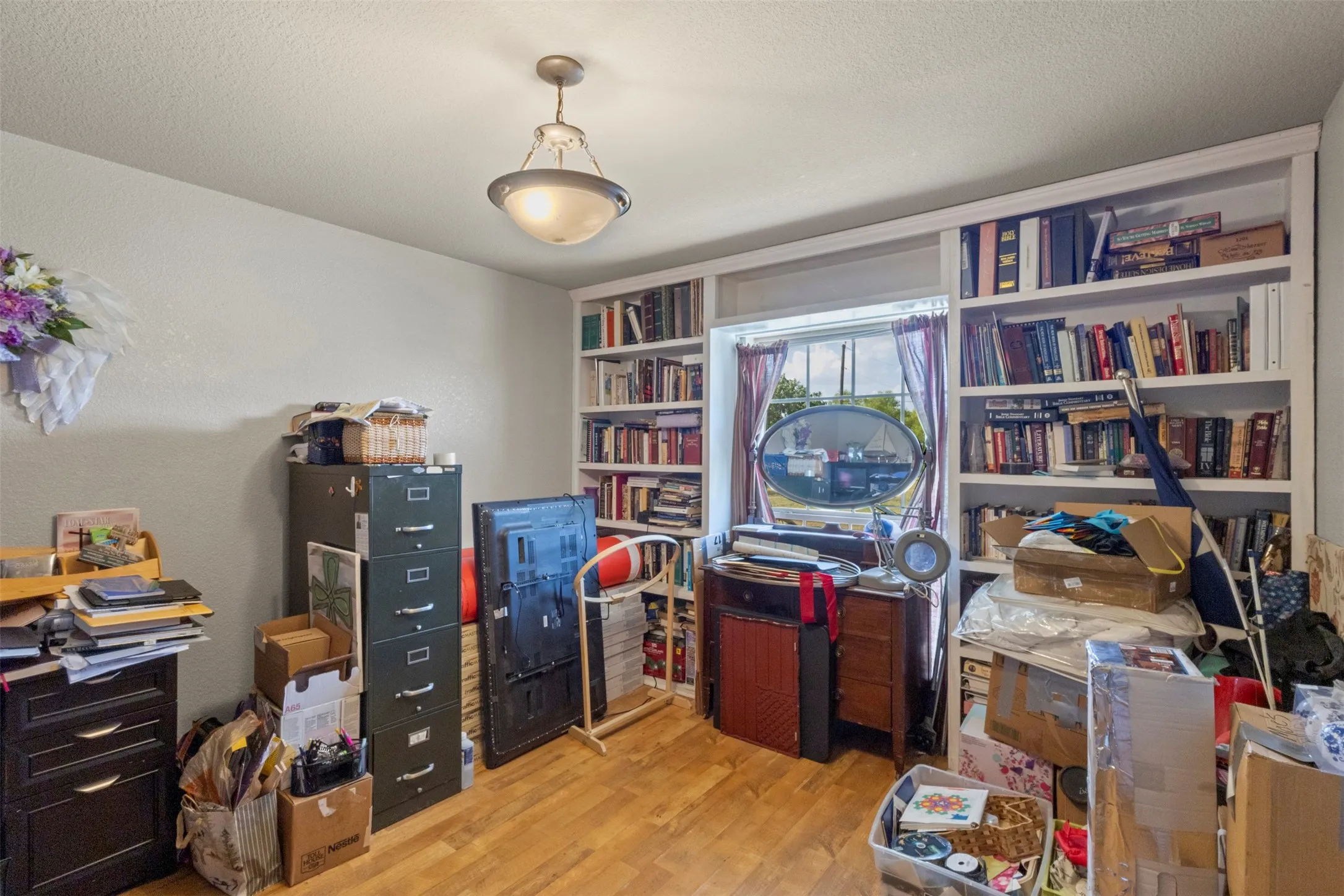 Single Family Residence For Sale in Denton County , 5215 Ganzer Road W, Krum, Texas 76249, 4 Bedroom, 3 Bathroom, Garage spaces, 2,521 Sqft, built in 2007, mls#21357826, Real Estate Agent in Krum, Homes For Sale in Denton county, Homes For Sale in Krum, Realtor in Krum Texas, Real Estate Brokerage Independent Realty Texas, Luminita Cordes Realtor