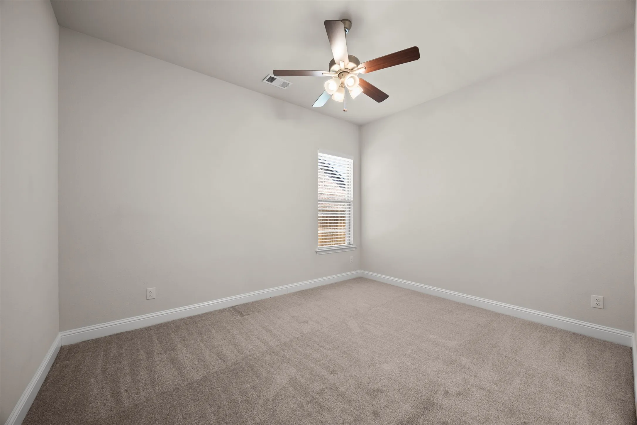 Single Family Residence For Sale in Collin County , 413 Winding Creek Lane, Anna, Texas 75409, 4 Bedroom, 3 Bathroom, 3 Garage spaces, 2,817 Sqft, built in 2021, mls#21349944, Real Estate Agent in Anna, Homes For Sale in Collin county, Homes For Sale in Anna, Realtor in Anna Texas, Real Estate Brokerage Independent Realty Texas, Luminita Cordes Realtor