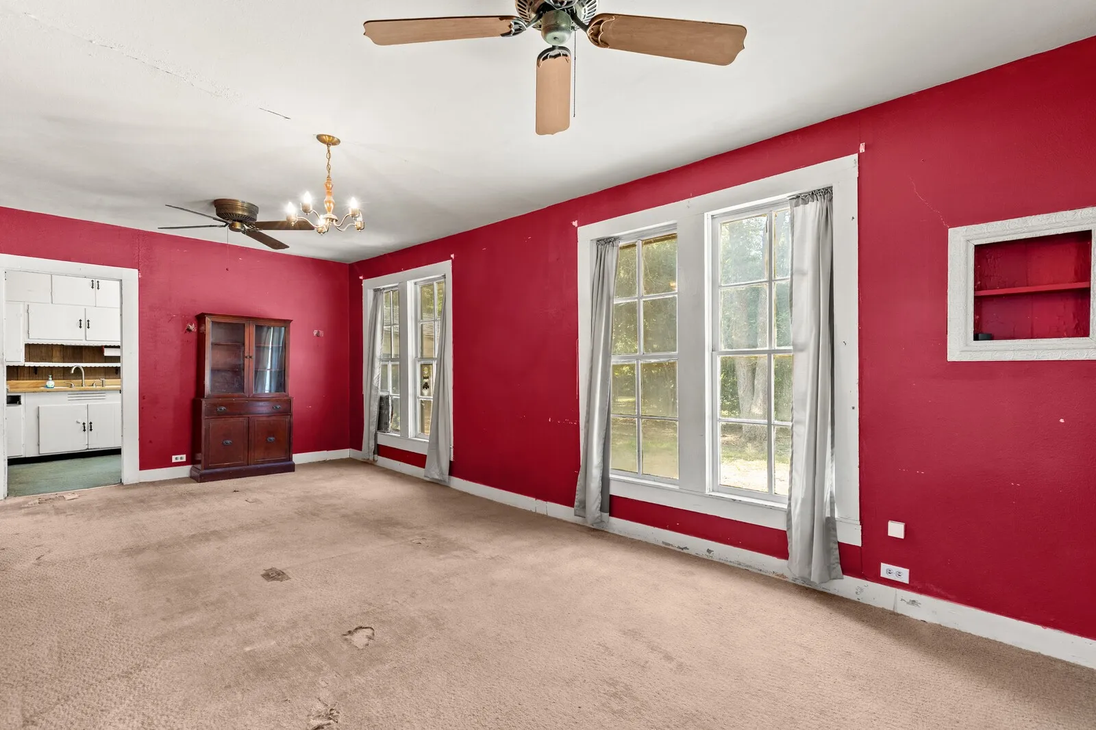 Single Family Residence For Sale in Mc Lennan County , 605 S Main, West, Texas 76691, 2 Bedroom, 1 Bathroom, Garage spaces, 1,152 Sqft, built in 1920, mls#21358376, Real Estate Agent in West, Homes For Sale in Mc Lennan county, Homes For Sale in West, Realtor in West Texas, Real Estate Brokerage Independent Realty Texas, Luminita Cordes Realtor