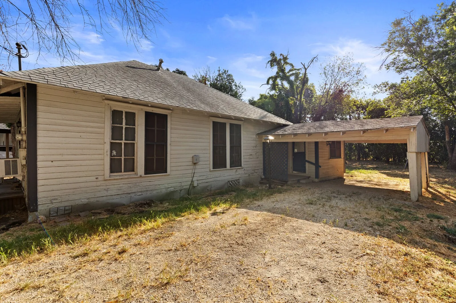 Single Family Residence For Sale in Mc Lennan County , 605 S Main, West, Texas 76691, 2 Bedroom, 1 Bathroom, Garage spaces, 1,152 Sqft, built in 1920, mls#21358376, Real Estate Agent in West, Homes For Sale in Mc Lennan county, Homes For Sale in West, Realtor in West Texas, Real Estate Brokerage Independent Realty Texas, Luminita Cordes Realtor