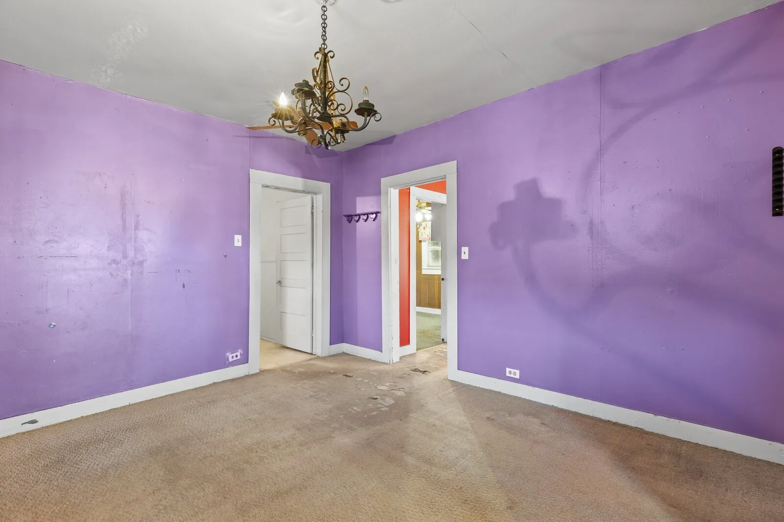 Single Family Residence For Sale in Mc Lennan County , 605 S Main, West, Texas 76691, 2 Bedroom, 1 Bathroom, Garage spaces, 1,152 Sqft, built in 1920, mls#21358376, Real Estate Agent in West, Homes For Sale in Mc Lennan county, Homes For Sale in West, Realtor in West Texas, Real Estate Brokerage Independent Realty Texas, Luminita Cordes Realtor