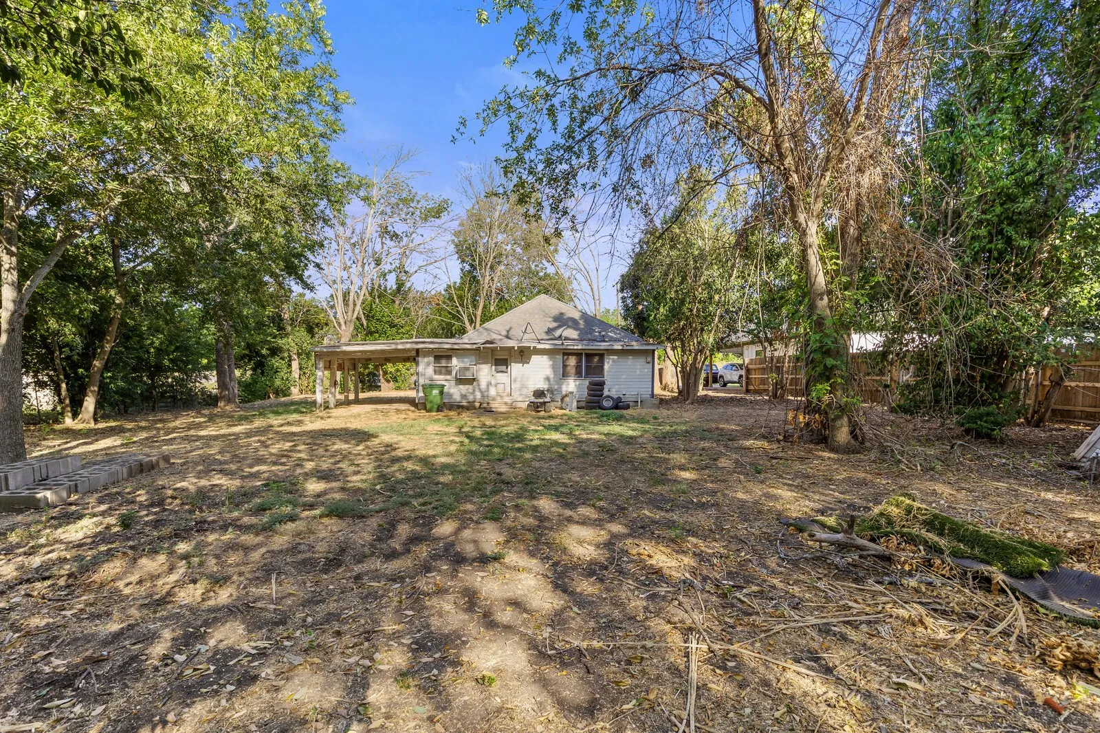Single Family Residence For Sale in Mc Lennan County , 605 S Main, West, Texas 76691, 2 Bedroom, 1 Bathroom, Garage spaces, 1,152 Sqft, built in 1920, mls#21358376, Real Estate Agent in West, Homes For Sale in Mc Lennan county, Homes For Sale in West, Realtor in West Texas, Real Estate Brokerage Independent Realty Texas, Luminita Cordes Realtor