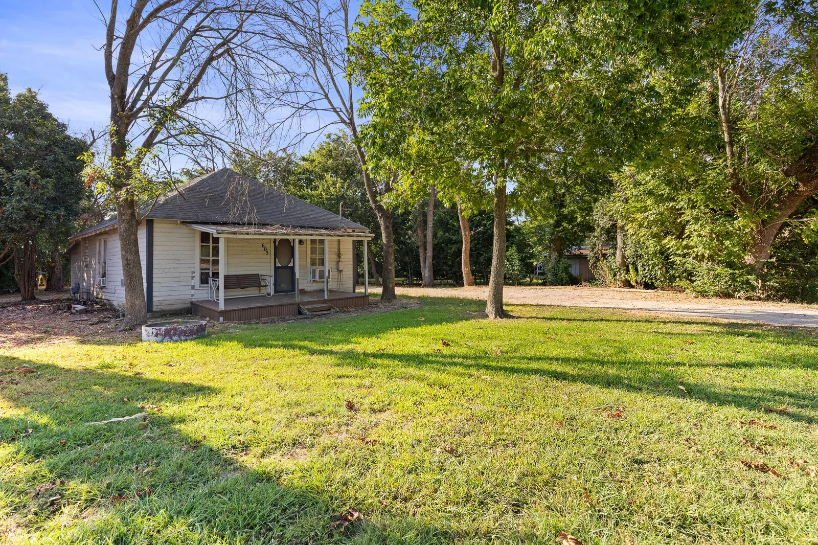 Single Family Residence For Sale in Mc Lennan County , 605 S Main, West, Texas 76691, 2 Bedroom, 1 Bathroom, Garage spaces, 1,152 Sqft, built in 1920, mls#21358376, Real Estate Agent in West, Homes For Sale in Mc Lennan county, Homes For Sale in West, Realtor in West Texas, Real Estate Brokerage Independent Realty Texas, Luminita Cordes Realtor