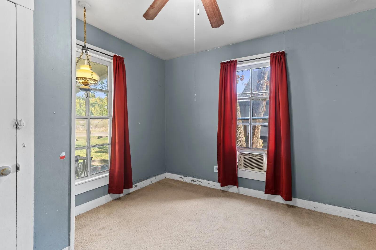 Single Family Residence For Sale in Mc Lennan County , 605 S Main, West, Texas 76691, 2 Bedroom, 1 Bathroom, Garage spaces, 1,152 Sqft, built in 1920, mls#21358376, Real Estate Agent in West, Homes For Sale in Mc Lennan county, Homes For Sale in West, Realtor in West Texas, Real Estate Brokerage Independent Realty Texas, Luminita Cordes Realtor