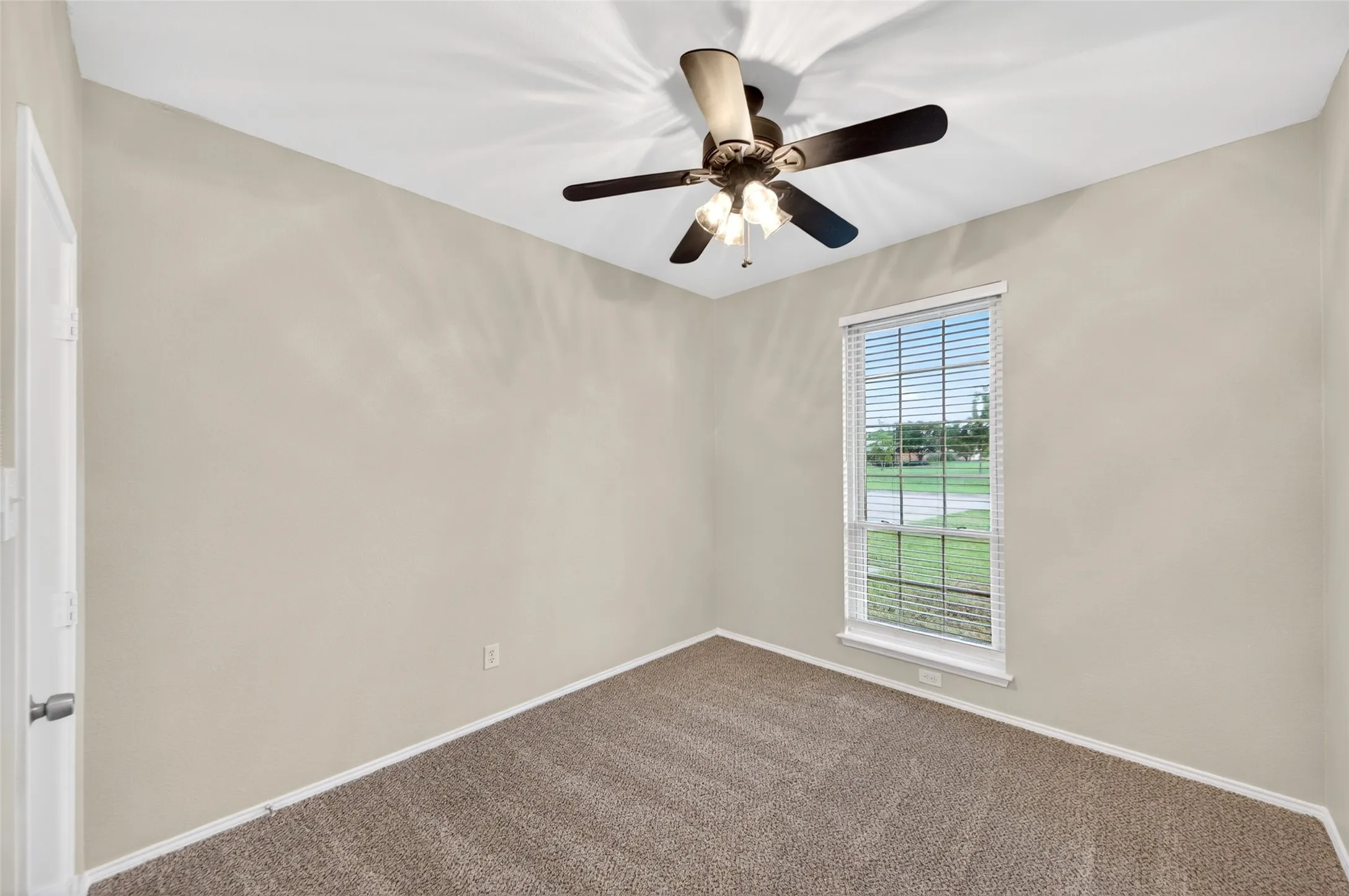 Single Family Residence For Sale in Rockwall County , 105 Southview Drive, Fate, Texas 75189, 4 Bedroom, 2 Bathroom, 2 Garage spaces, 2,846 Sqft, built in 2004, mls#21358814, Real Estate Agent in Fate, Homes For Sale in Rockwall county, Homes For Sale in Fate, Realtor in Fate Texas, Real Estate Brokerage Independent Realty Texas, Luminita Cordes Realtor