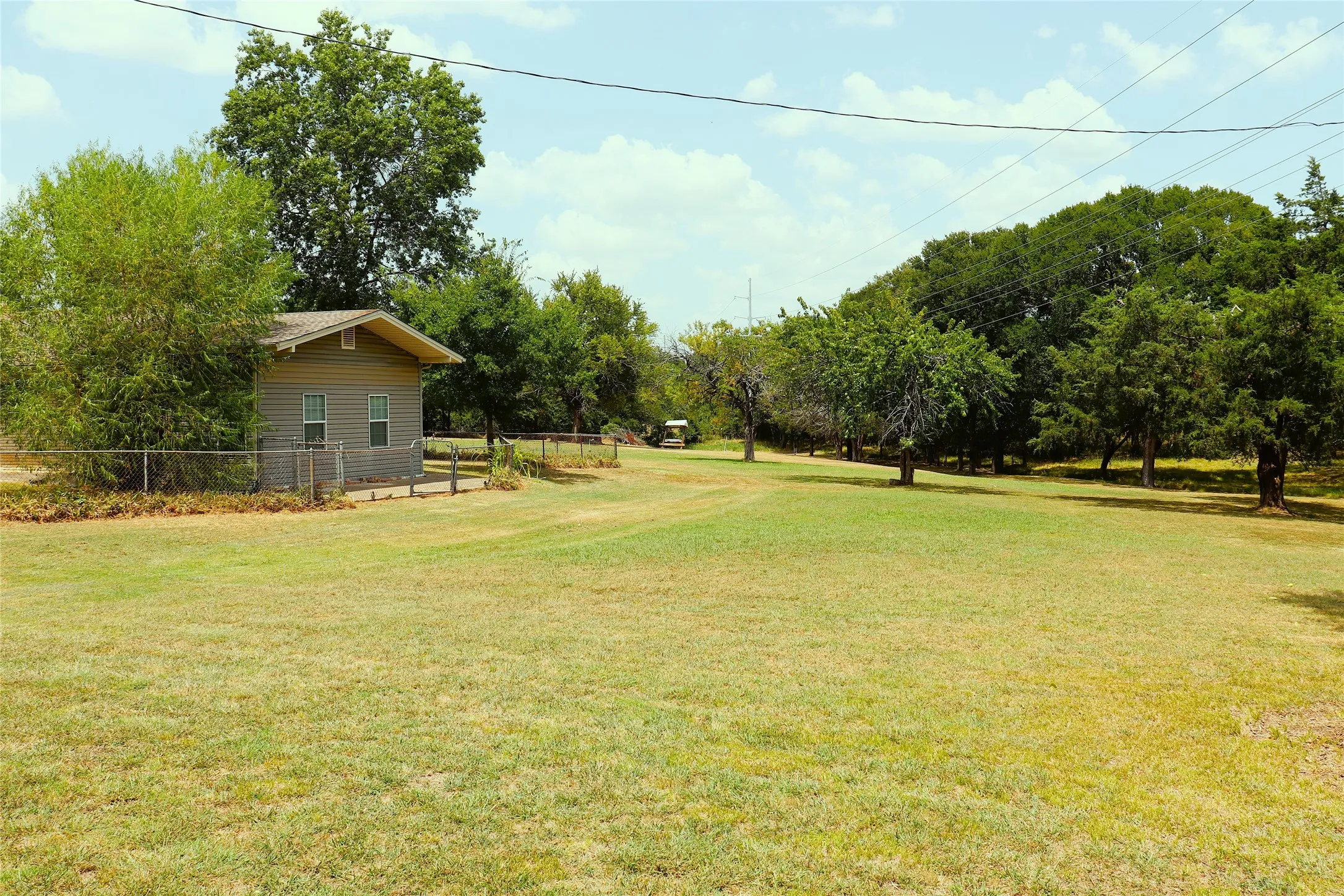 Single Family Residence For Sale in Hunt County , 2137 State Highway 69 S, Greenville, Texas 75402, 3 Bedroom, 2 Bathroom, 2 Garage spaces, 2,190 Sqft, built in 1962, Price $399,500, mls#21357213, Real Estate Agent in Greenville, Homes For Sale in Hunt county, Homes For Sale in Greenville, Realtor in Greenville Texas, Real Estate Brokerage Independent Realty Texas, Luminita Cordes Realtor
