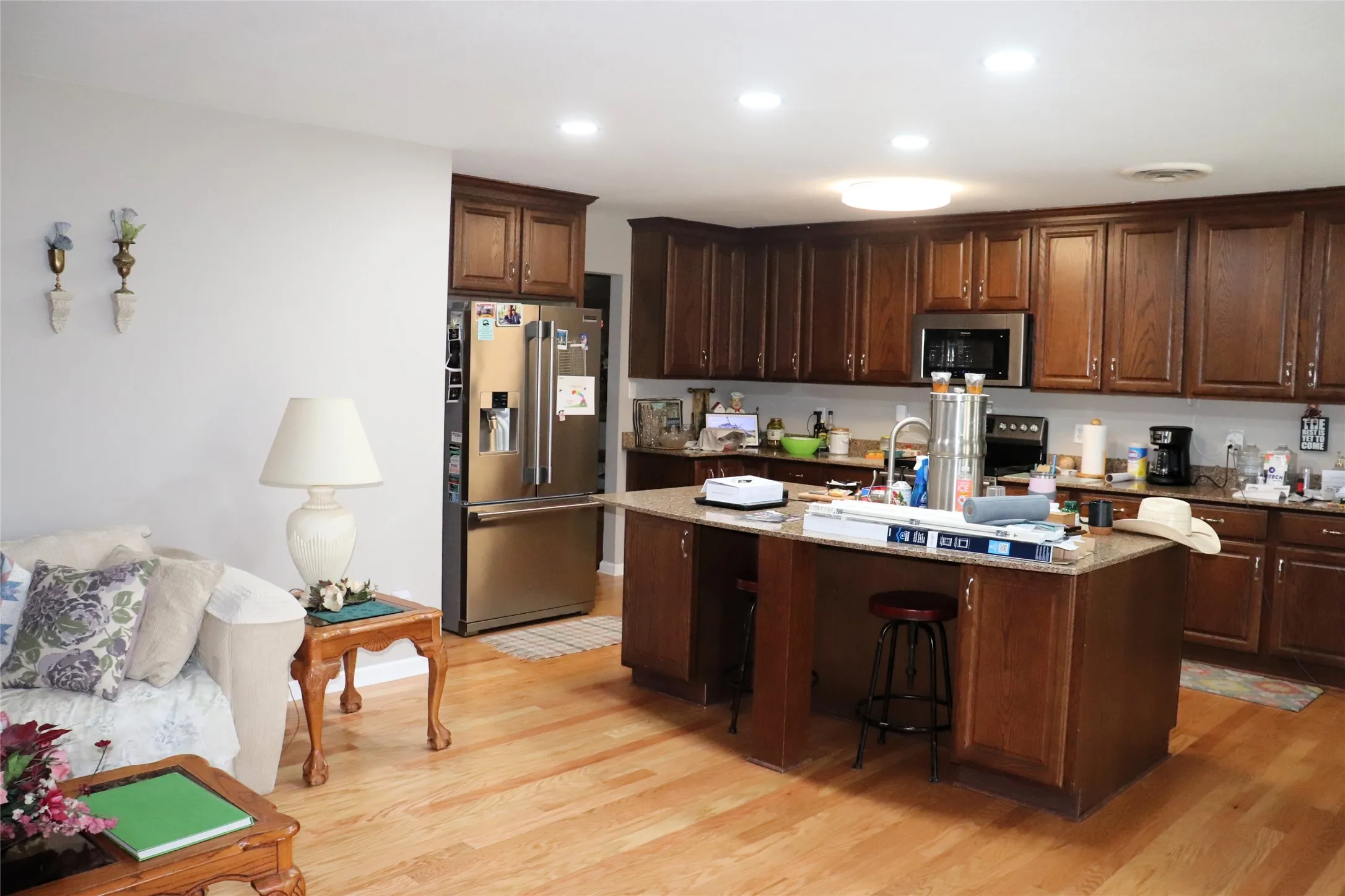 Single Family Residence For Sale in Hunt County , 2137 State Highway 69 S, Greenville, Texas 75402, 3 Bedroom, 2 Bathroom, 2 Garage spaces, 2,190 Sqft, built in 1962, Price $399,500, mls#21357213, Real Estate Agent in Greenville, Homes For Sale in Hunt county, Homes For Sale in Greenville, Realtor in Greenville Texas, Real Estate Brokerage Independent Realty Texas, Luminita Cordes Realtor