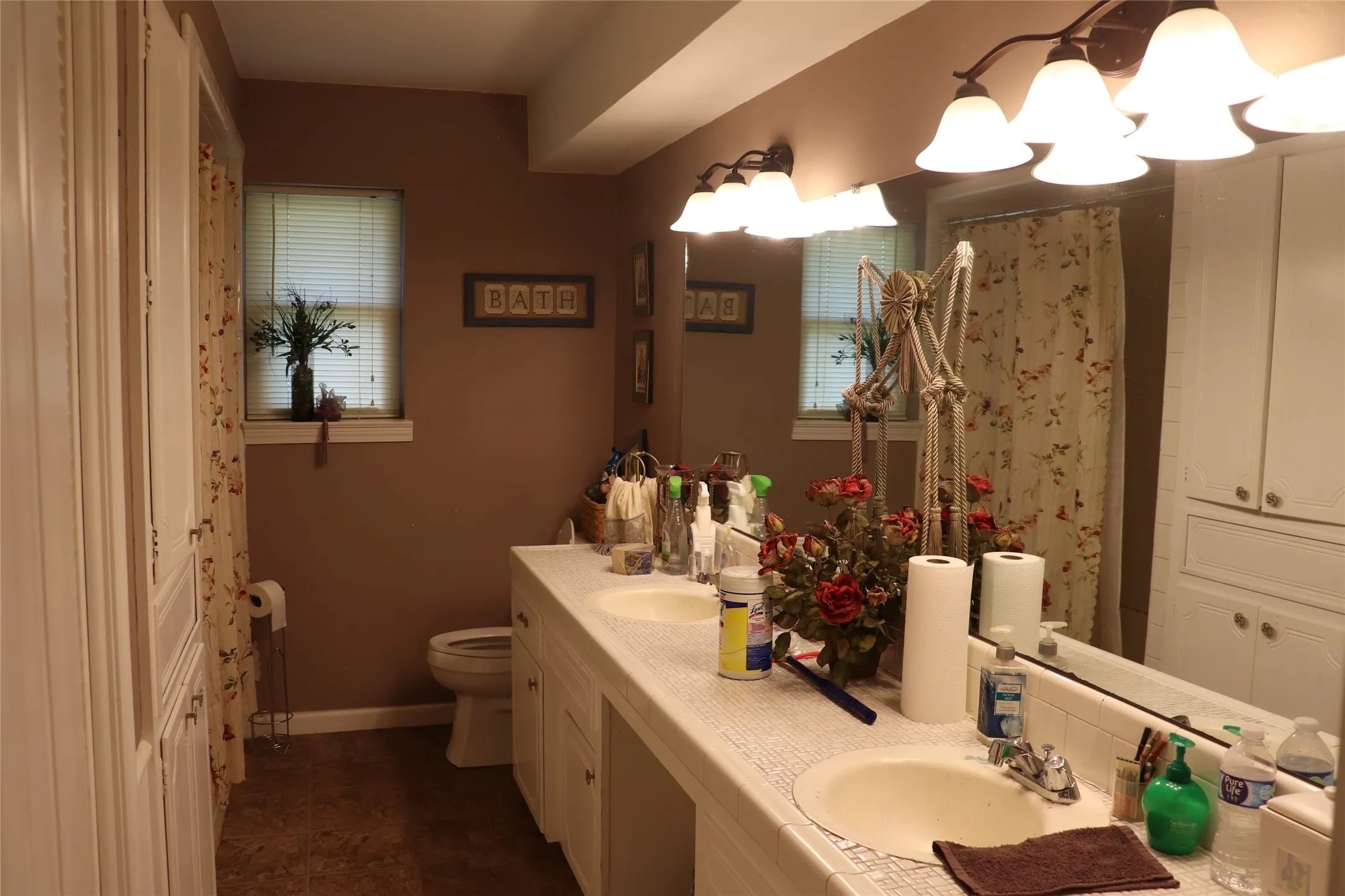 Single Family Residence For Sale in Hunt County , 2137 State Highway 69 S, Greenville, Texas 75402, 3 Bedroom, 2 Bathroom, 2 Garage spaces, 2,190 Sqft, built in 1962, Price $399,500, mls#21357213, Real Estate Agent in Greenville, Homes For Sale in Hunt county, Homes For Sale in Greenville, Realtor in Greenville Texas, Real Estate Brokerage Independent Realty Texas, Luminita Cordes Realtor