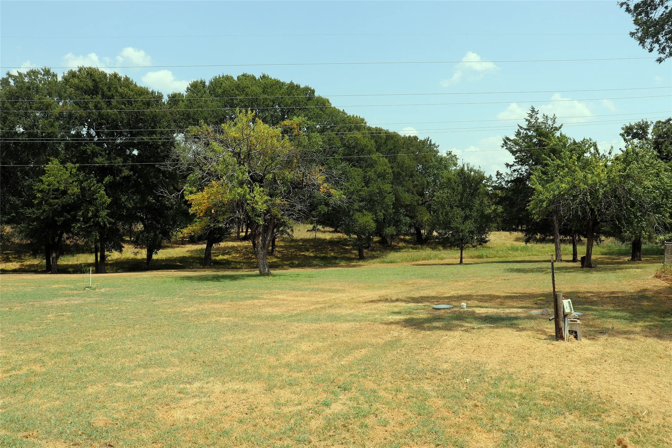Single Family Residence For Sale in Hunt County , 2137 State Highway 69 S, Greenville, Texas 75402, 3 Bedroom, 2 Bathroom, 2 Garage spaces, 2,190 Sqft, built in 1962, Price $399,500, mls#21357213, Real Estate Agent in Greenville, Homes For Sale in Hunt county, Homes For Sale in Greenville, Realtor in Greenville Texas, Real Estate Brokerage Independent Realty Texas, Luminita Cordes Realtor