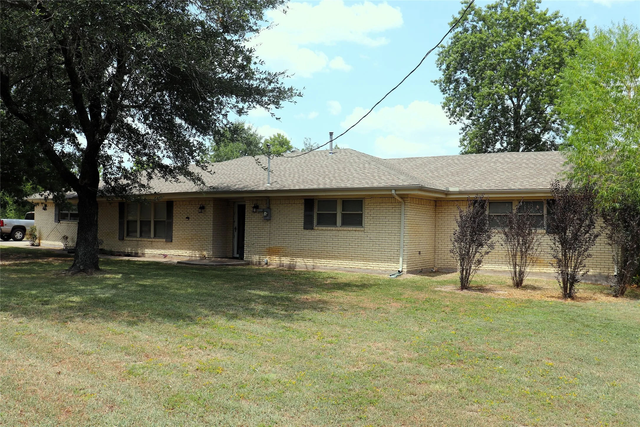 Single Family Residence For Sale in Hunt County , 2137 State Highway 69 S, Greenville, Texas 75402, 3 Bedroom, 2 Bathroom, 2 Garage spaces, 2,190 Sqft, built in 1962, Price $399,500, mls#21357213, Real Estate Agent in Greenville, Homes For Sale in Hunt county, Homes For Sale in Greenville, Realtor in Greenville Texas, Real Estate Brokerage Independent Realty Texas, Luminita Cordes Realtor