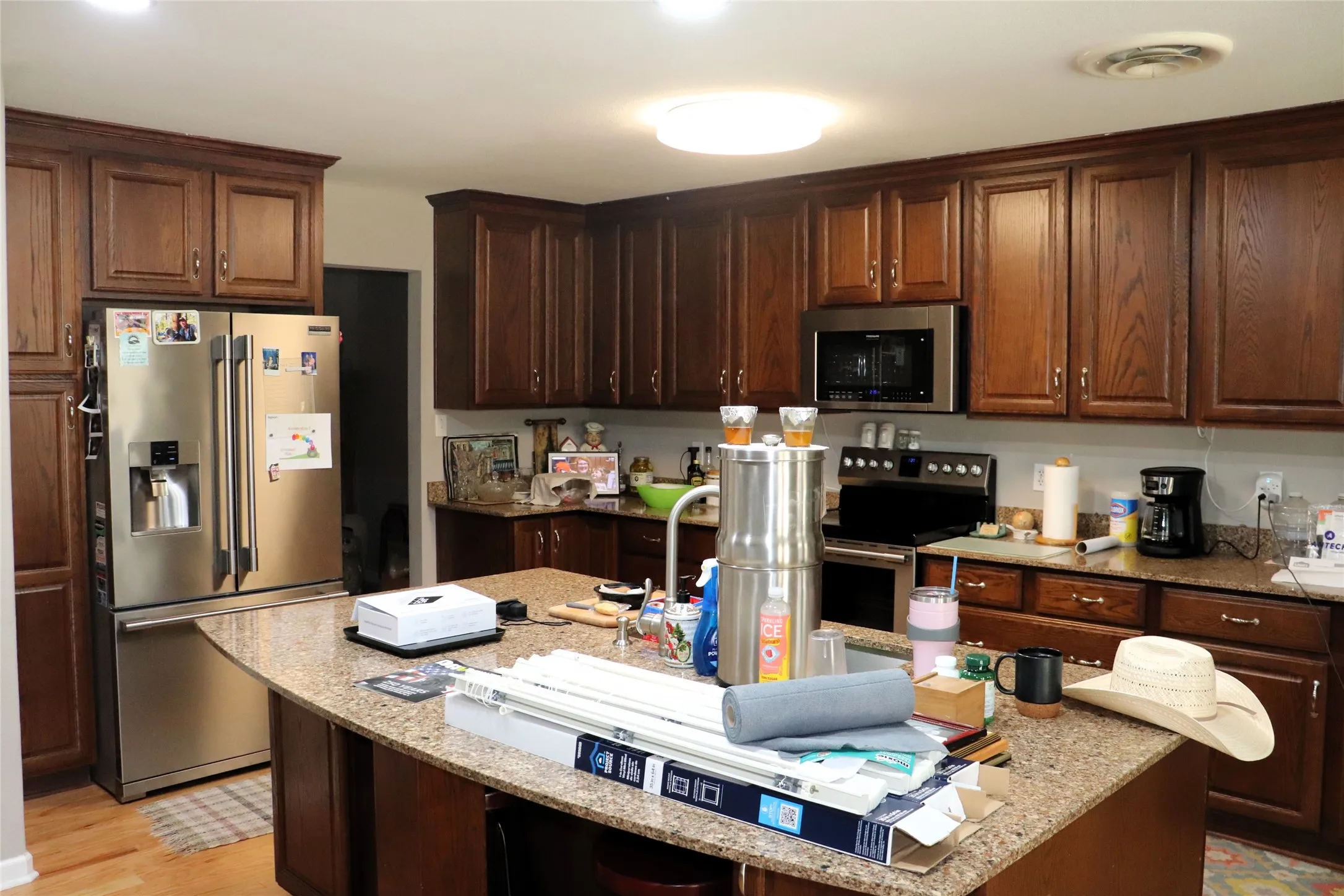 Single Family Residence For Sale in Hunt County , 2137 State Highway 69 S, Greenville, Texas 75402, 3 Bedroom, 2 Bathroom, 2 Garage spaces, 2,190 Sqft, built in 1962, Price $399,500, mls#21357213, Real Estate Agent in Greenville, Homes For Sale in Hunt county, Homes For Sale in Greenville, Realtor in Greenville Texas, Real Estate Brokerage Independent Realty Texas, Luminita Cordes Realtor