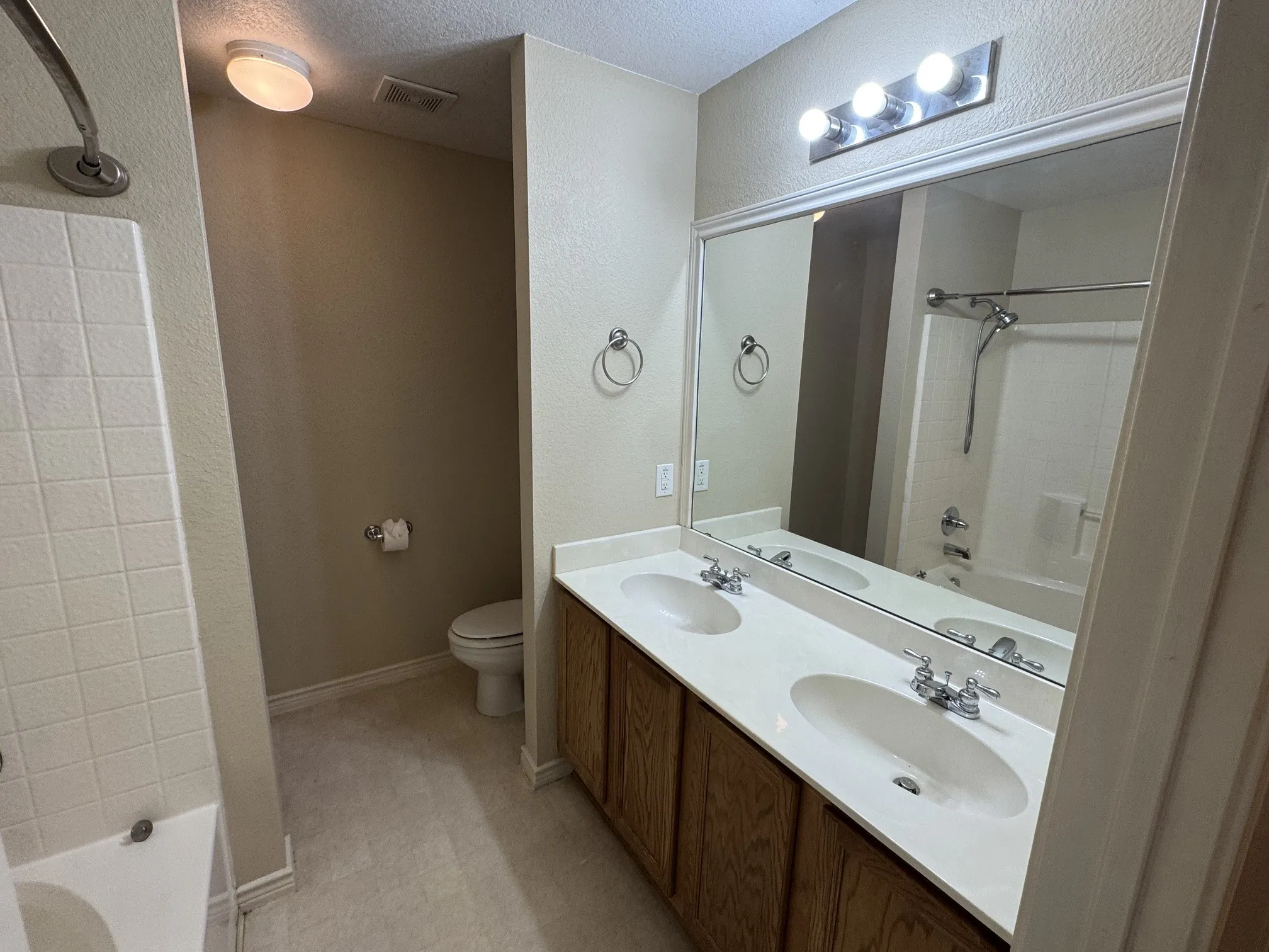 Single Family Residence For Rent in Denton County , 8831 Holliday Lane, Aubrey, Texas 76227, 3 Bedroom, 2 Bathroom, 2 Garage spaces, 1,207 Sqft, built in 2004, mls#21356494, Real Estate Agent in Aubrey, Homes For Rent in Denton county, Homes For Rent in Aubrey, Realtor in Aubrey Texas, Real Estate Brokerage Independent Realty Texas, Luminita Cordes Realtor