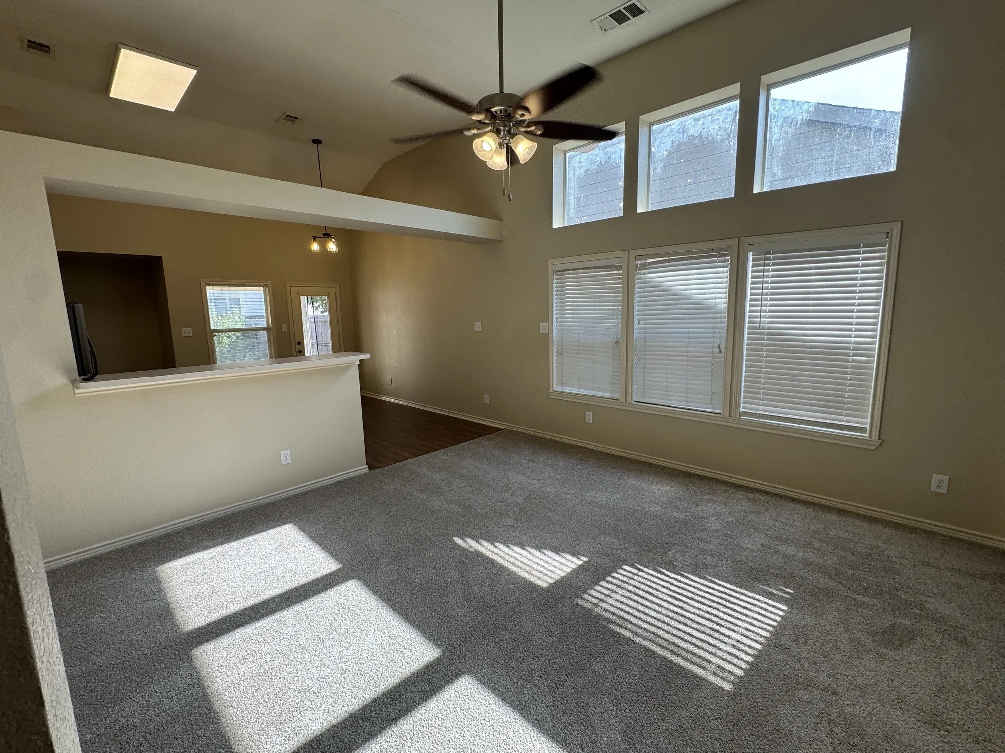 Single Family Residence For Rent in Denton County , 8831 Holliday Lane, Aubrey, Texas 76227, 3 Bedroom, 2 Bathroom, 2 Garage spaces, 1,207 Sqft, built in 2004, mls#21356494, Real Estate Agent in Aubrey, Homes For Rent in Denton county, Homes For Rent in Aubrey, Realtor in Aubrey Texas, Real Estate Brokerage Independent Realty Texas, Luminita Cordes Realtor