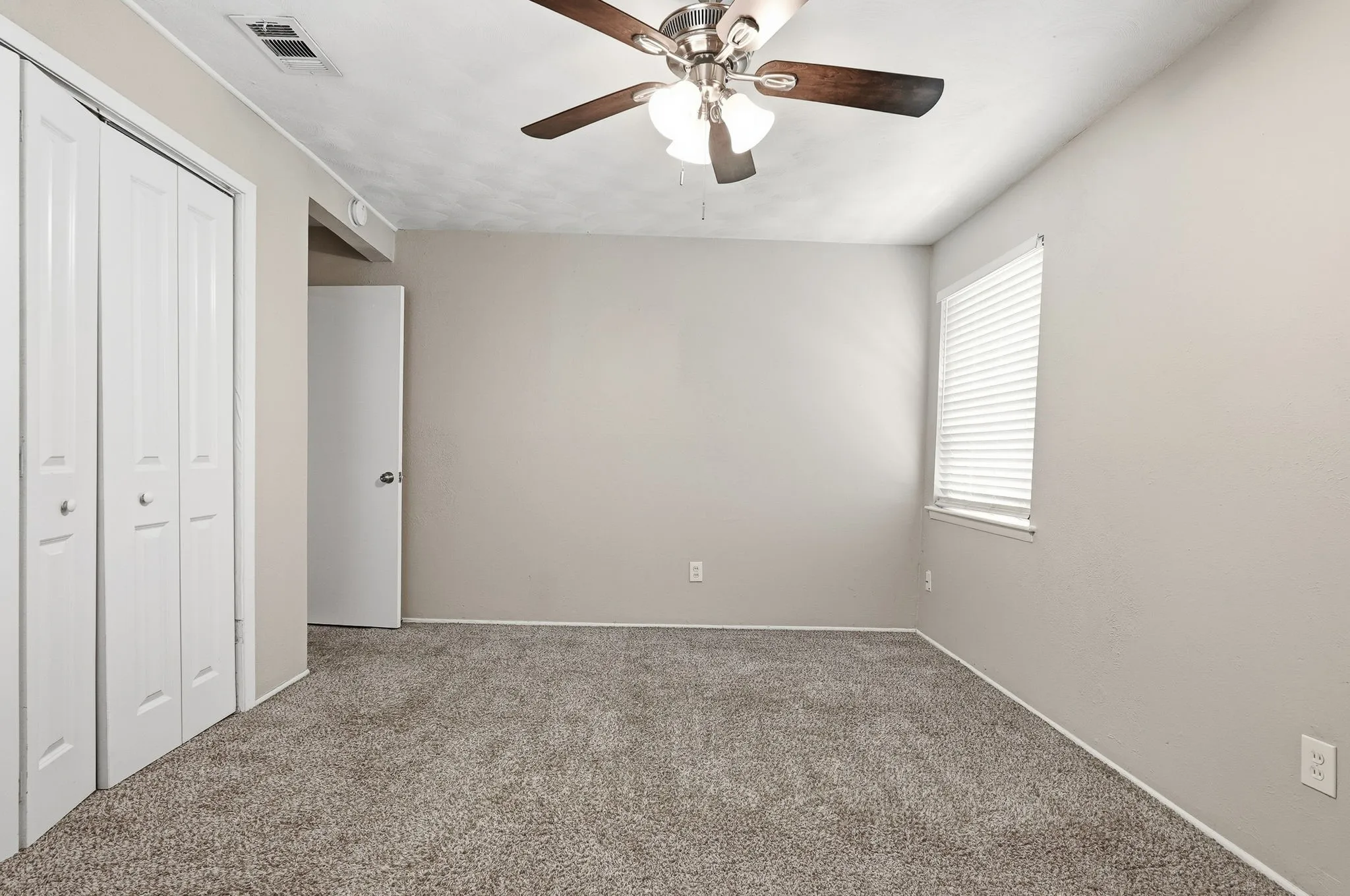Single Family Residence For Sale in Dallas County , 3004 Albany Drive, Mesquite, Texas 75150, 3 Bedroom, 2 Bathroom, Garage spaces, 1,383 Sqft, built in 1959, mls#21338089, Real Estate Agent in Mesquite, Homes For Sale in Dallas county, Homes For Sale in Mesquite, Realtor in Mesquite Texas, Real Estate Brokerage Independent Realty Texas, Luminita Cordes Realtor
