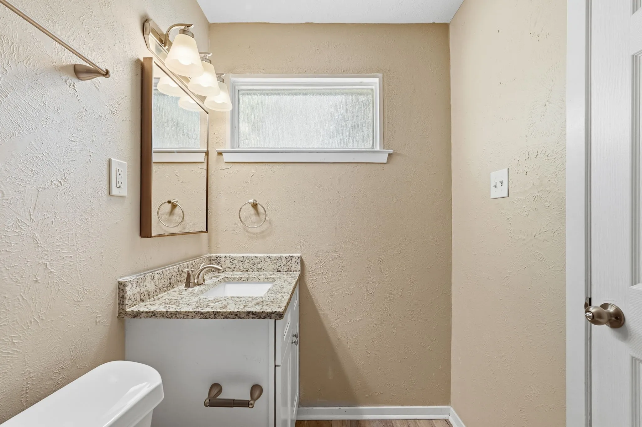 Single Family Residence For Sale in Dallas County , 3004 Albany Drive, Mesquite, Texas 75150, 3 Bedroom, 2 Bathroom, Garage spaces, 1,383 Sqft, built in 1959, mls#21338089, Real Estate Agent in Mesquite, Homes For Sale in Dallas county, Homes For Sale in Mesquite, Realtor in Mesquite Texas, Real Estate Brokerage Independent Realty Texas, Luminita Cordes Realtor