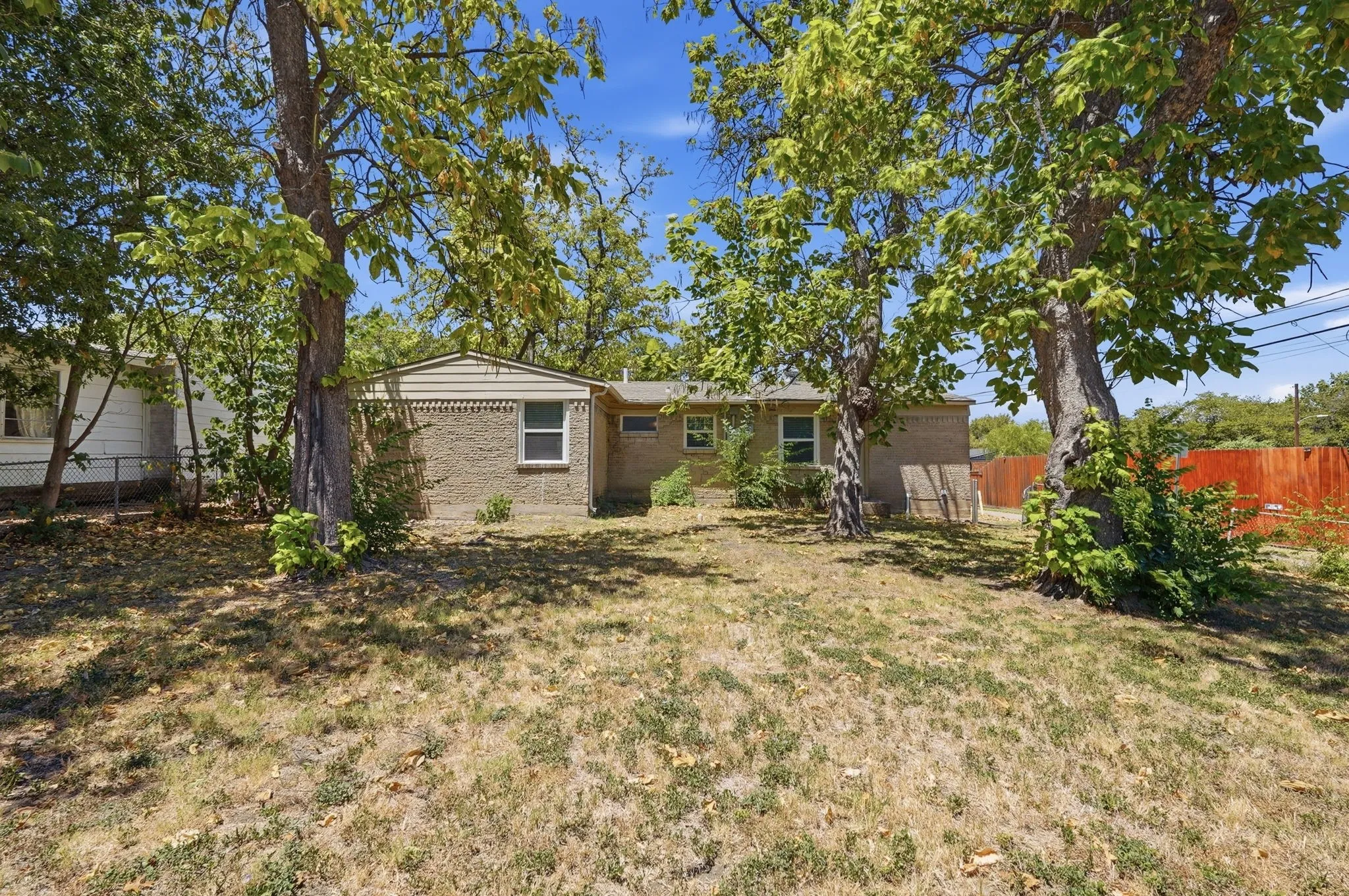 Single Family Residence For Sale in Dallas County , 3004 Albany Drive, Mesquite, Texas 75150, 3 Bedroom, 2 Bathroom, Garage spaces, 1,383 Sqft, built in 1959, mls#21338089, Real Estate Agent in Mesquite, Homes For Sale in Dallas county, Homes For Sale in Mesquite, Realtor in Mesquite Texas, Real Estate Brokerage Independent Realty Texas, Luminita Cordes Realtor