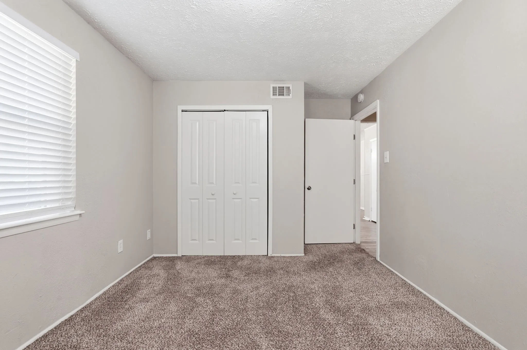 Single Family Residence For Sale in Dallas County , 3004 Albany Drive, Mesquite, Texas 75150, 3 Bedroom, 2 Bathroom, Garage spaces, 1,383 Sqft, built in 1959, mls#21338089, Real Estate Agent in Mesquite, Homes For Sale in Dallas county, Homes For Sale in Mesquite, Realtor in Mesquite Texas, Real Estate Brokerage Independent Realty Texas, Luminita Cordes Realtor