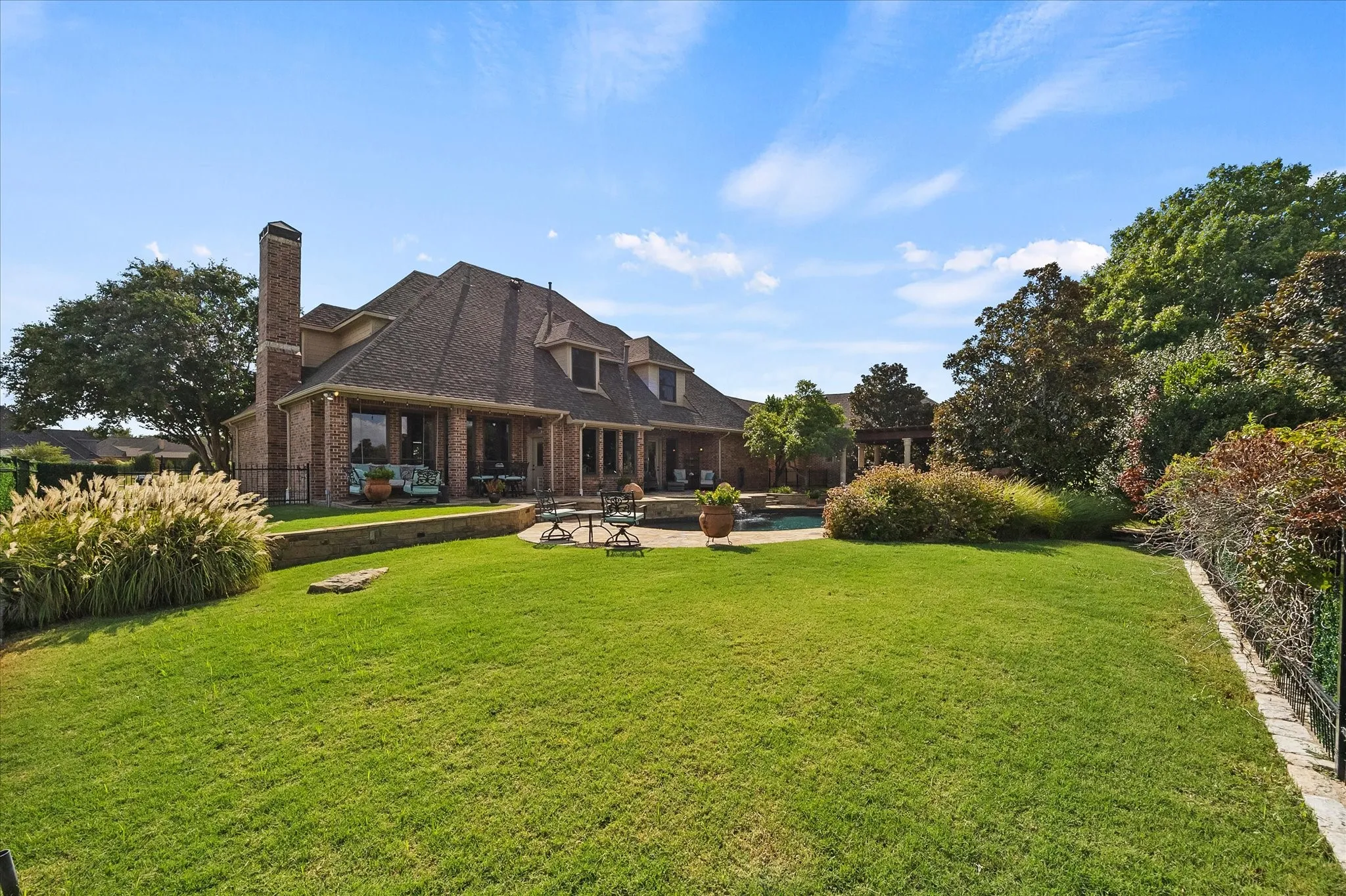 Single Family Residence For Sale in Rockwall County , 2 Maltese Circle, Heath, Texas 75032, 5 Bedroom, 4 Bathroom, 7 Garage spaces, 3,510 Sqft, built in 2006, mls#21358710, Real Estate Agent in Heath, Homes For Sale in Rockwall county, Homes For Sale in Heath, Realtor in Heath Texas, Real Estate Brokerage Independent Realty Texas, Luminita Cordes Realtor