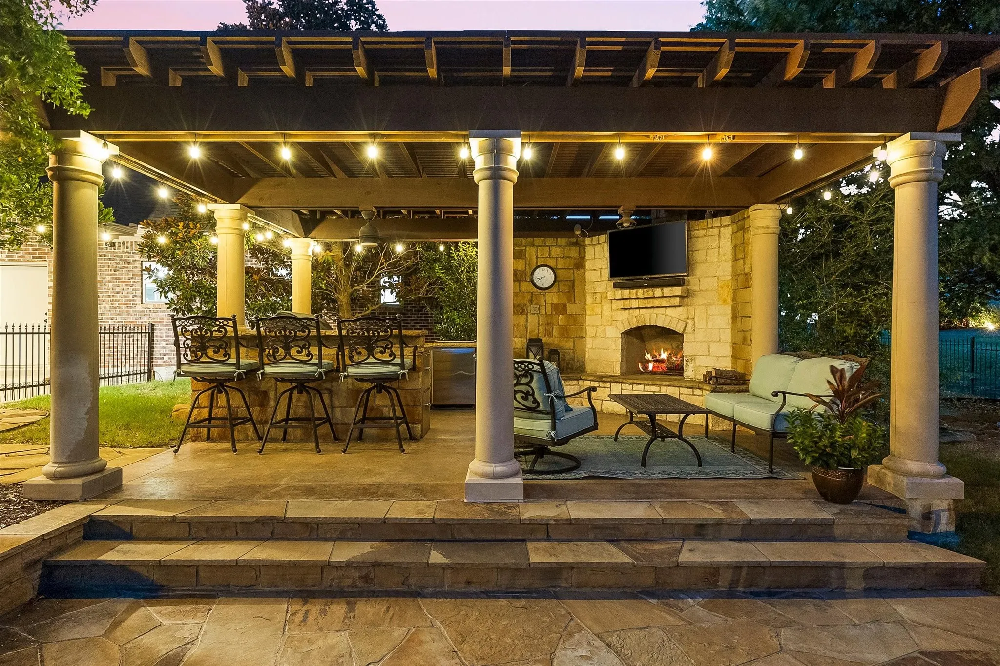 Single Family Residence For Sale in Rockwall County , 2 Maltese Circle, Heath, Texas 75032, 5 Bedroom, 4 Bathroom, 7 Garage spaces, 3,510 Sqft, built in 2006, mls#21358710, Real Estate Agent in Heath, Homes For Sale in Rockwall county, Homes For Sale in Heath, Realtor in Heath Texas, Real Estate Brokerage Independent Realty Texas, Luminita Cordes Realtor