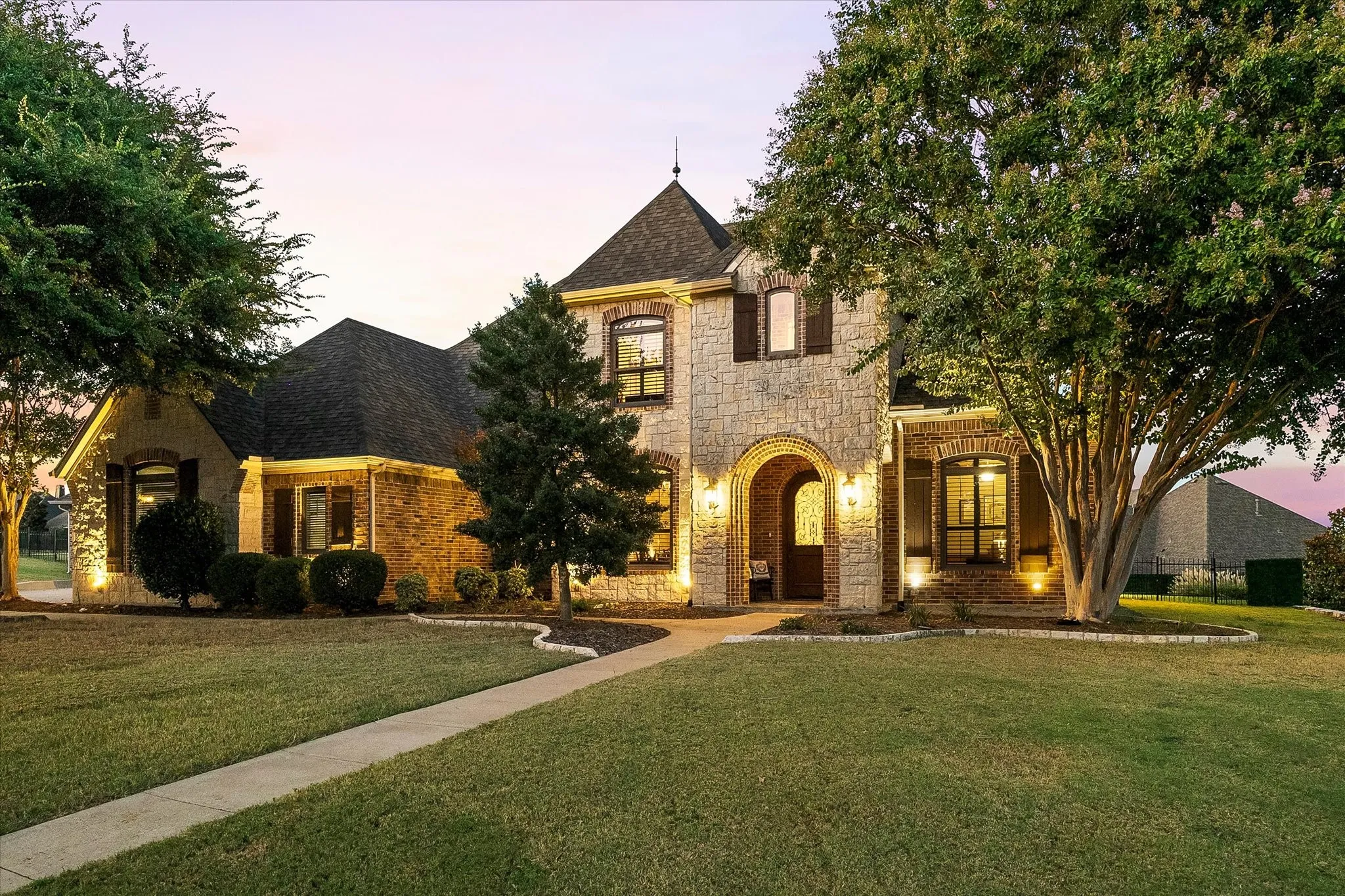 Single Family Residence For Sale in Rockwall County , 2 Maltese Circle, Heath, Texas 75032, 5 Bedroom, 4 Bathroom, 7 Garage spaces, 3,510 Sqft, built in 2006, mls#21358710, Real Estate Agent in Heath, Homes For Sale in Rockwall county, Homes For Sale in Heath, Realtor in Heath Texas, Real Estate Brokerage Independent Realty Texas, Luminita Cordes Realtor