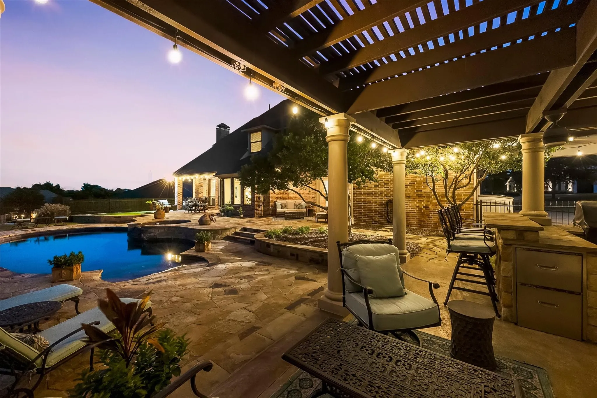 Single Family Residence For Sale in Rockwall County , 2 Maltese Circle, Heath, Texas 75032, 5 Bedroom, 4 Bathroom, 7 Garage spaces, 3,510 Sqft, built in 2006, mls#21358710, Real Estate Agent in Heath, Homes For Sale in Rockwall county, Homes For Sale in Heath, Realtor in Heath Texas, Real Estate Brokerage Independent Realty Texas, Luminita Cordes Realtor