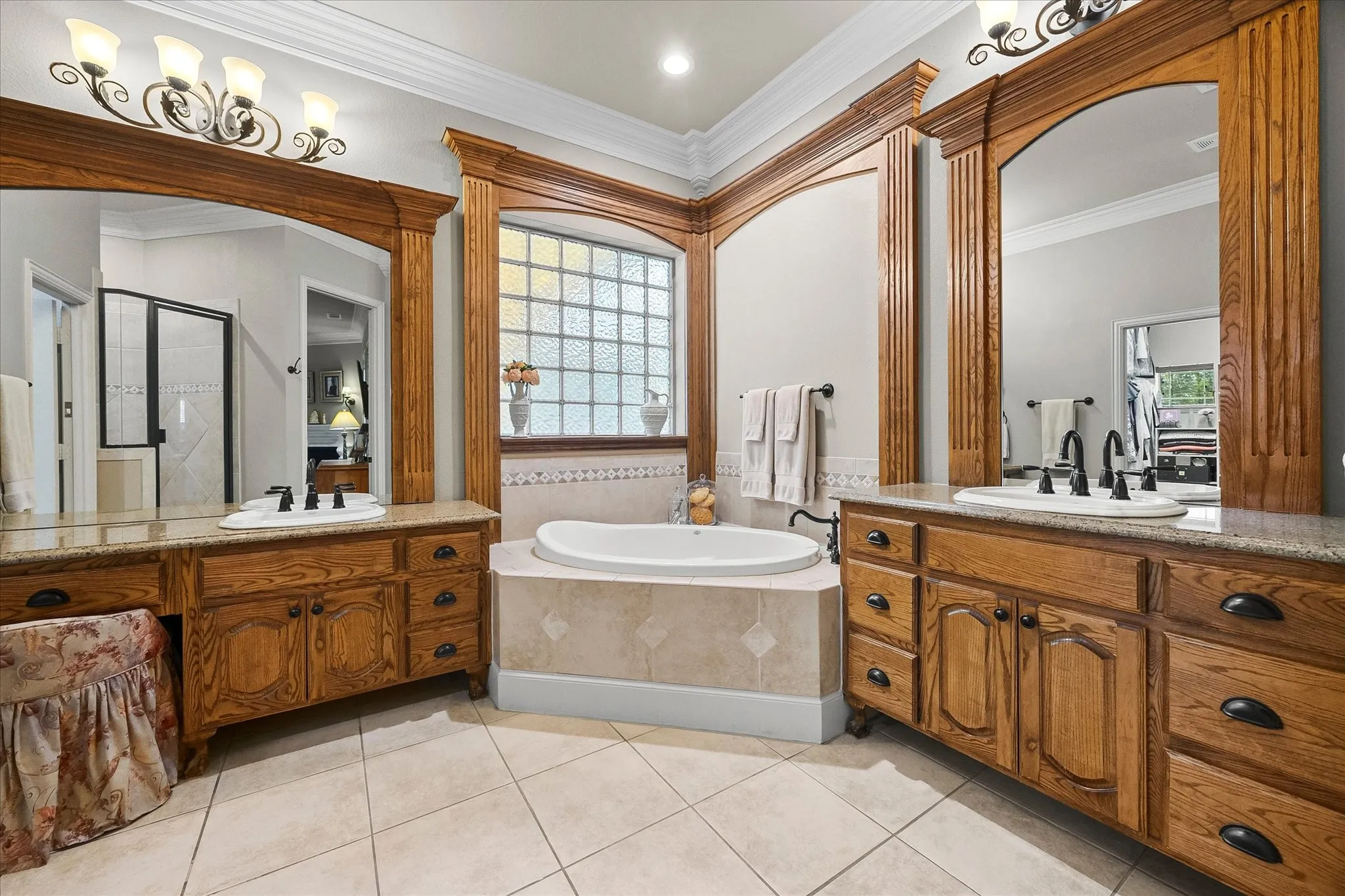 Single Family Residence For Sale in Rockwall County , 2 Maltese Circle, Heath, Texas 75032, 5 Bedroom, 4 Bathroom, 7 Garage spaces, 3,510 Sqft, built in 2006, mls#21358710, Real Estate Agent in Heath, Homes For Sale in Rockwall county, Homes For Sale in Heath, Realtor in Heath Texas, Real Estate Brokerage Independent Realty Texas, Luminita Cordes Realtor