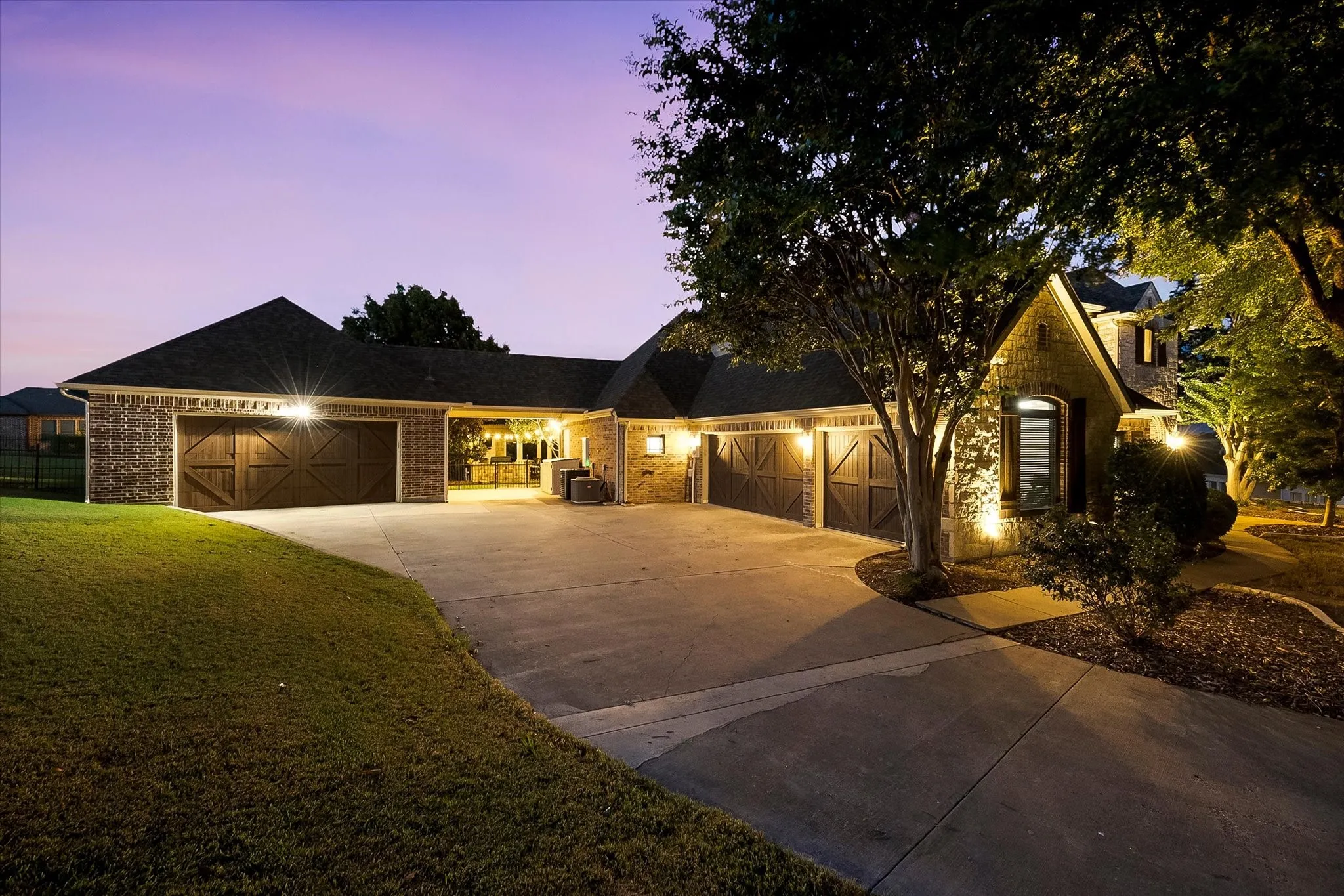 Single Family Residence For Sale in Rockwall County , 2 Maltese Circle, Heath, Texas 75032, 5 Bedroom, 4 Bathroom, 7 Garage spaces, 3,510 Sqft, built in 2006, mls#21358710, Real Estate Agent in Heath, Homes For Sale in Rockwall county, Homes For Sale in Heath, Realtor in Heath Texas, Real Estate Brokerage Independent Realty Texas, Luminita Cordes Realtor