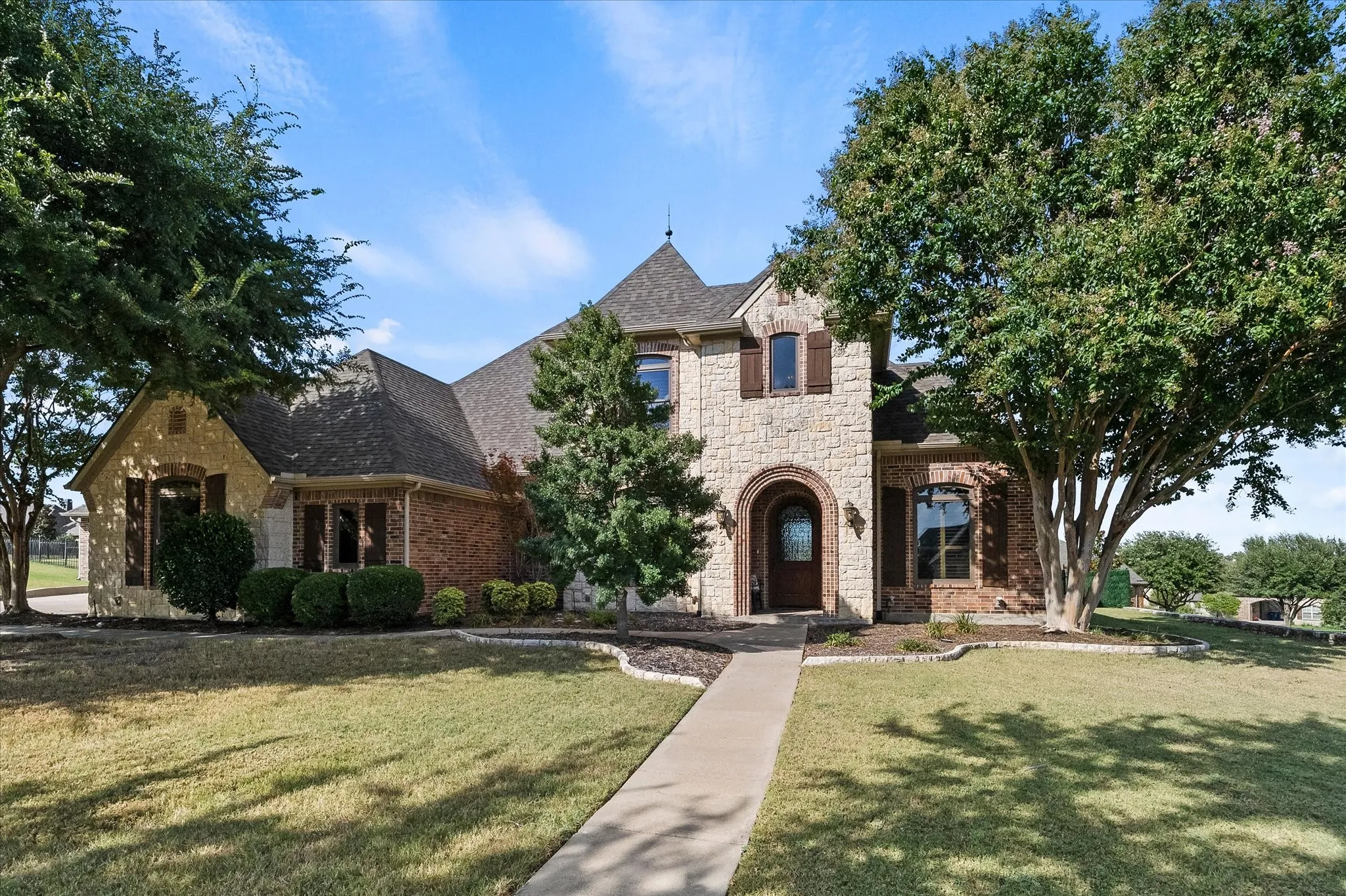 Single Family Residence For Sale in Rockwall County , 2 Maltese Circle, Heath, Texas 75032, 5 Bedroom, 4 Bathroom, 7 Garage spaces, 3,510 Sqft, built in 2006, mls#21358710, Real Estate Agent in Heath, Homes For Sale in Rockwall county, Homes For Sale in Heath, Realtor in Heath Texas, Real Estate Brokerage Independent Realty Texas, Luminita Cordes Realtor