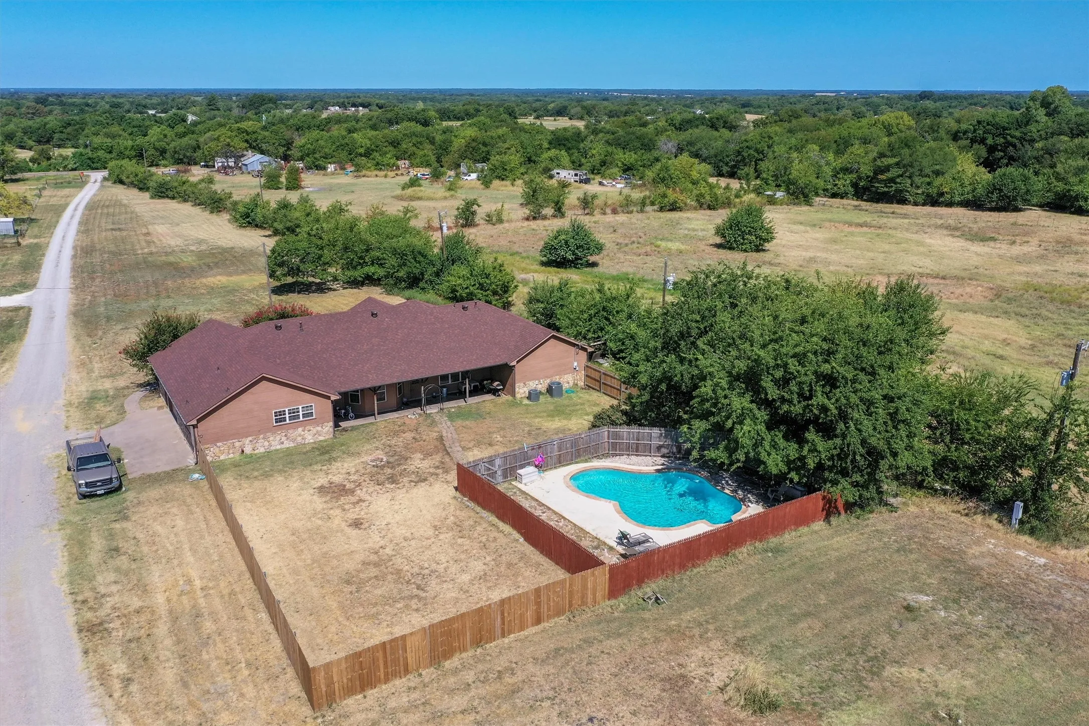 Single Family Residence For Sale in Fannin County , 8787 S State Highway 78, Leonard, Texas 75452, 4 Bedroom, 3 Bathroom, 1 Garage spaces, 2,805 Sqft, built in 2002, mls#21358634, Real Estate Agent in Leonard, Homes For Sale in Fannin county, Homes For Sale in Leonard, Realtor in Leonard Texas, Real Estate Brokerage Independent Realty Texas, Luminita Cordes Realtor