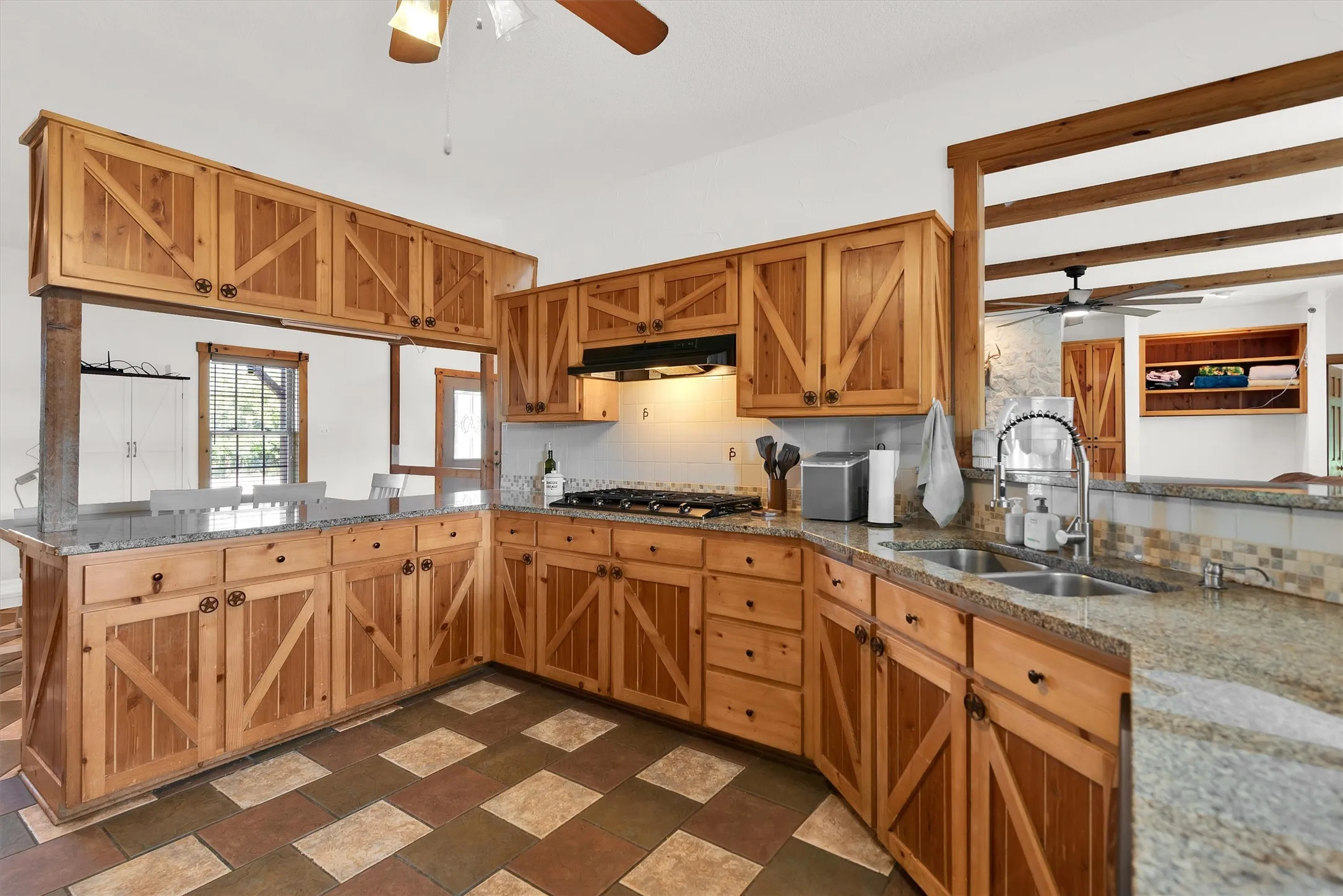 Single Family Residence For Sale in Fannin County , 8787 S State Highway 78, Leonard, Texas 75452, 4 Bedroom, 3 Bathroom, 1 Garage spaces, 2,805 Sqft, built in 2002, mls#21358634, Real Estate Agent in Leonard, Homes For Sale in Fannin county, Homes For Sale in Leonard, Realtor in Leonard Texas, Real Estate Brokerage Independent Realty Texas, Luminita Cordes Realtor