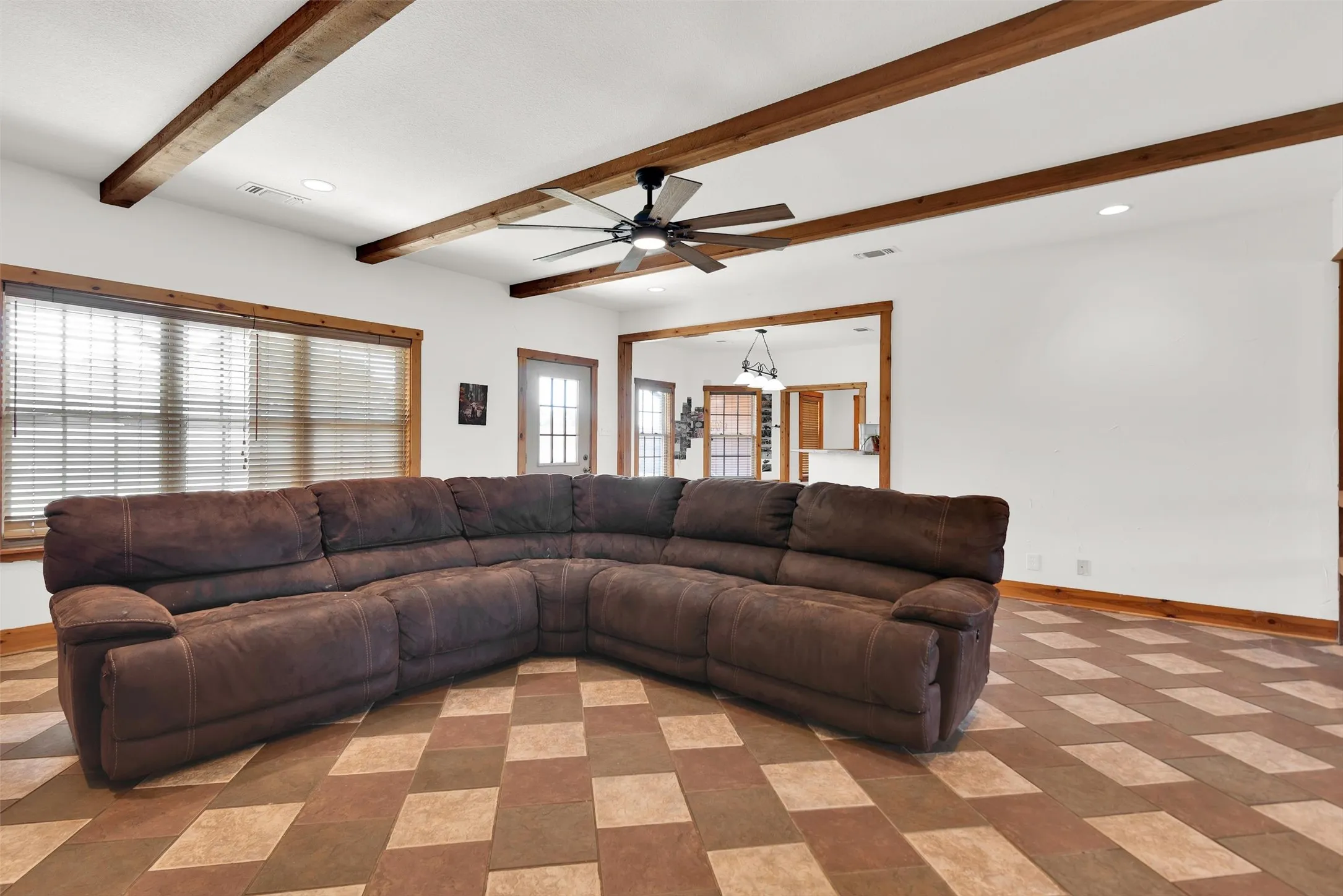 Single Family Residence For Sale in Fannin County , 8787 S State Highway 78, Leonard, Texas 75452, 4 Bedroom, 3 Bathroom, 1 Garage spaces, 2,805 Sqft, built in 2002, mls#21358634, Real Estate Agent in Leonard, Homes For Sale in Fannin county, Homes For Sale in Leonard, Realtor in Leonard Texas, Real Estate Brokerage Independent Realty Texas, Luminita Cordes Realtor