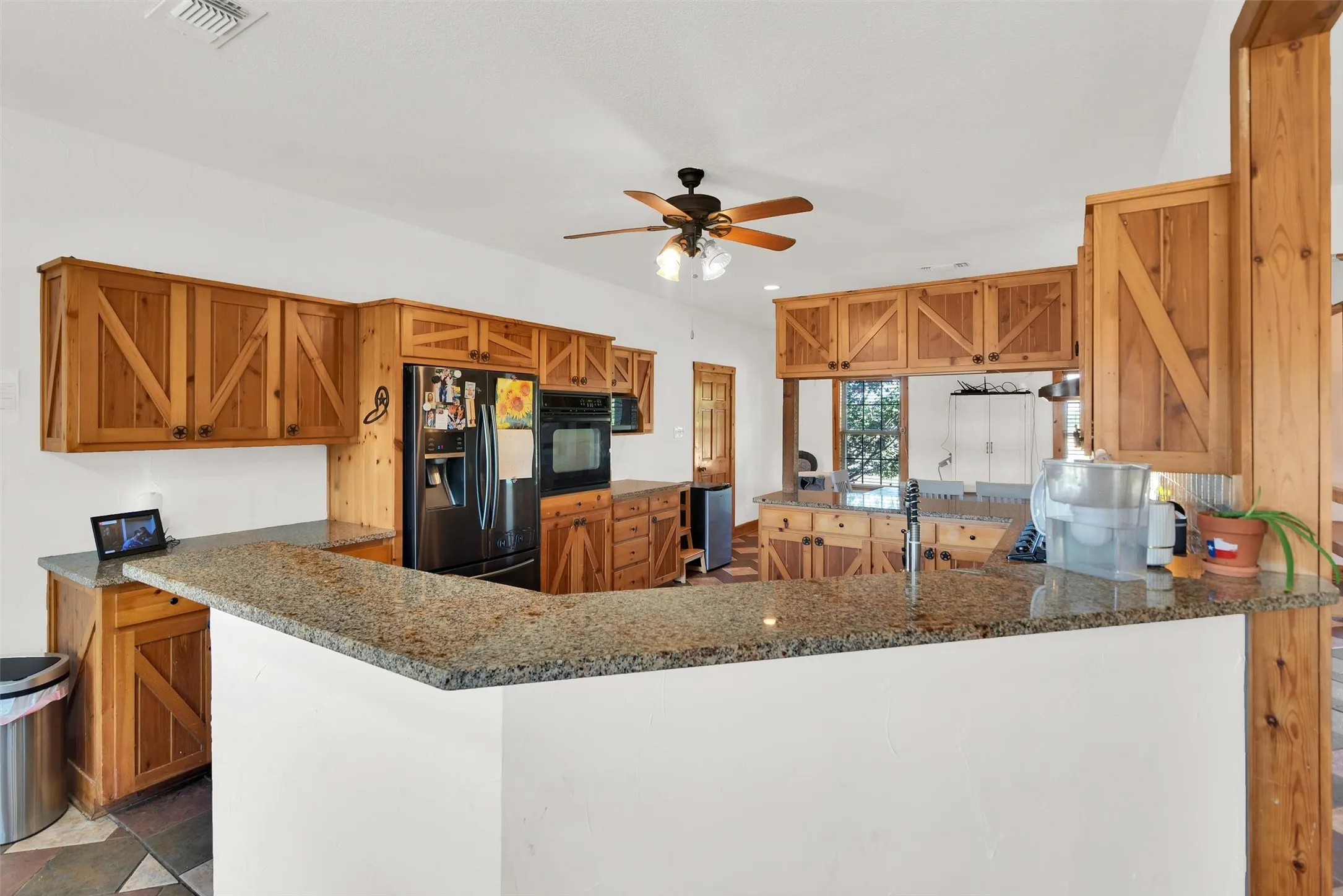 Single Family Residence For Sale in Fannin County , 8787 S State Highway 78, Leonard, Texas 75452, 4 Bedroom, 3 Bathroom, 1 Garage spaces, 2,805 Sqft, built in 2002, mls#21358634, Real Estate Agent in Leonard, Homes For Sale in Fannin county, Homes For Sale in Leonard, Realtor in Leonard Texas, Real Estate Brokerage Independent Realty Texas, Luminita Cordes Realtor