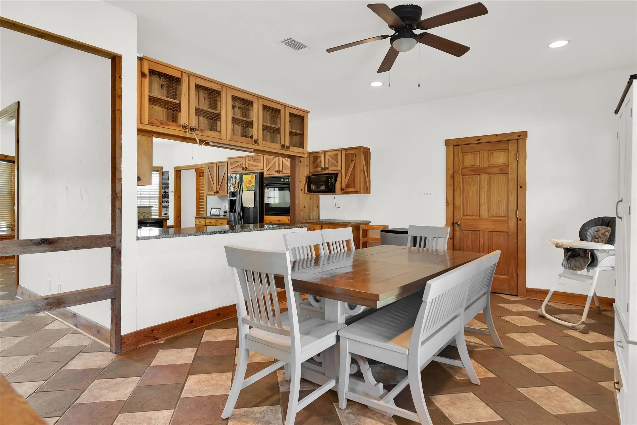 Single Family Residence For Sale in Fannin County , 8787 S State Highway 78, Leonard, Texas 75452, 4 Bedroom, 3 Bathroom, 1 Garage spaces, 2,805 Sqft, built in 2002, mls#21358634, Real Estate Agent in Leonard, Homes For Sale in Fannin county, Homes For Sale in Leonard, Realtor in Leonard Texas, Real Estate Brokerage Independent Realty Texas, Luminita Cordes Realtor