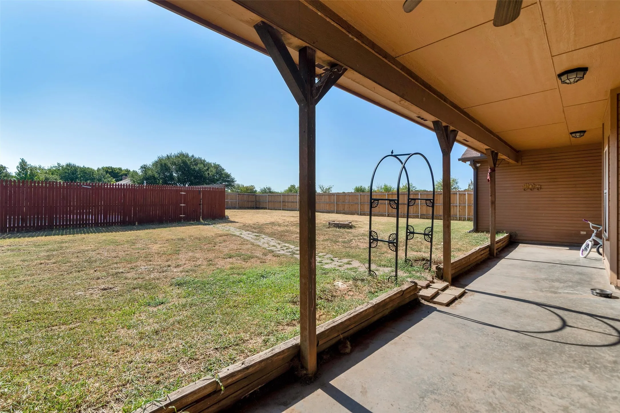 Single Family Residence For Sale in Fannin County , 8787 S State Highway 78, Leonard, Texas 75452, 4 Bedroom, 3 Bathroom, 1 Garage spaces, 2,805 Sqft, built in 2002, mls#21358634, Real Estate Agent in Leonard, Homes For Sale in Fannin county, Homes For Sale in Leonard, Realtor in Leonard Texas, Real Estate Brokerage Independent Realty Texas, Luminita Cordes Realtor